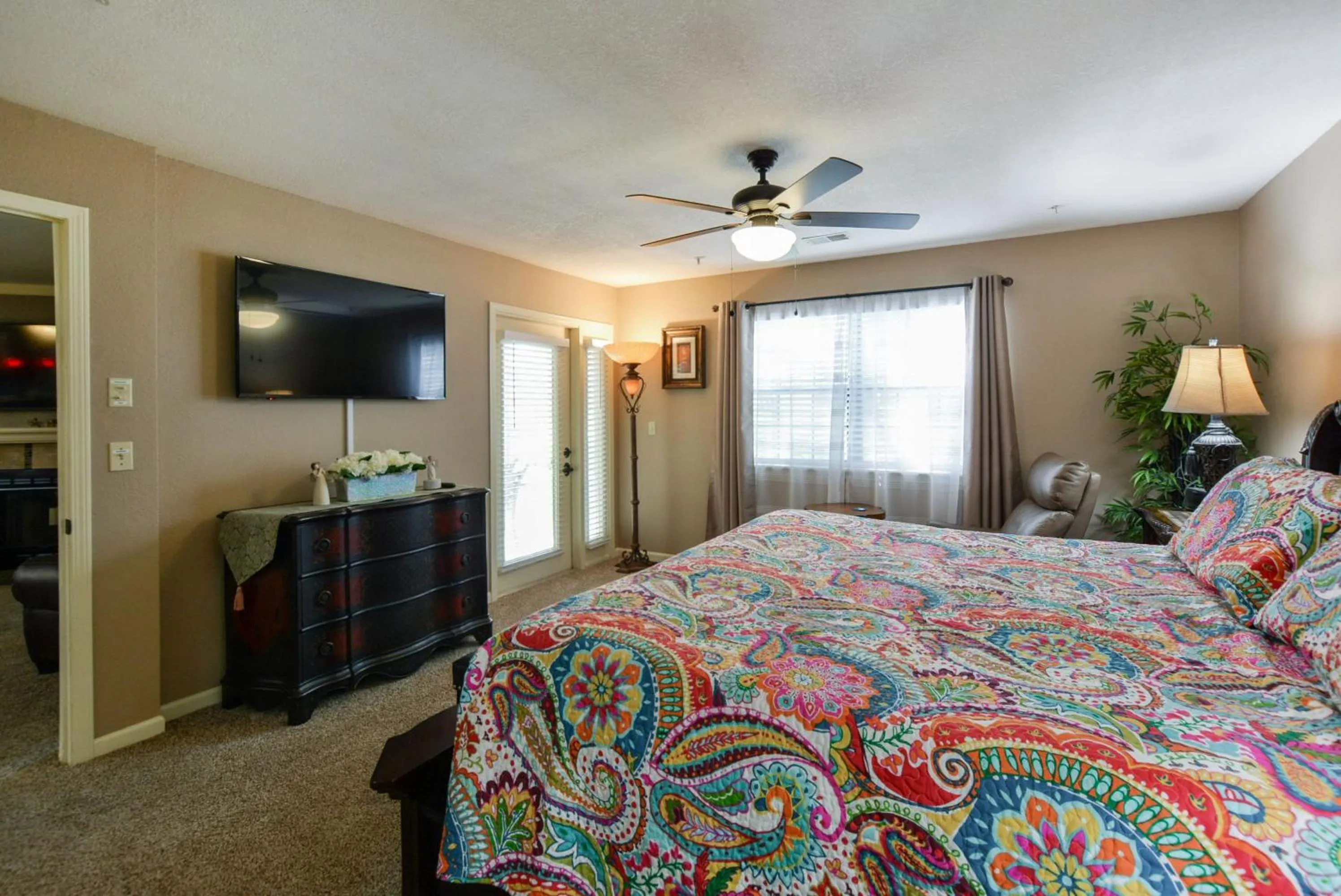 Bed in Luxury Condos at Thousand Hills - Heart of Branson - Beautifully remodeled - Spacious and Affordable