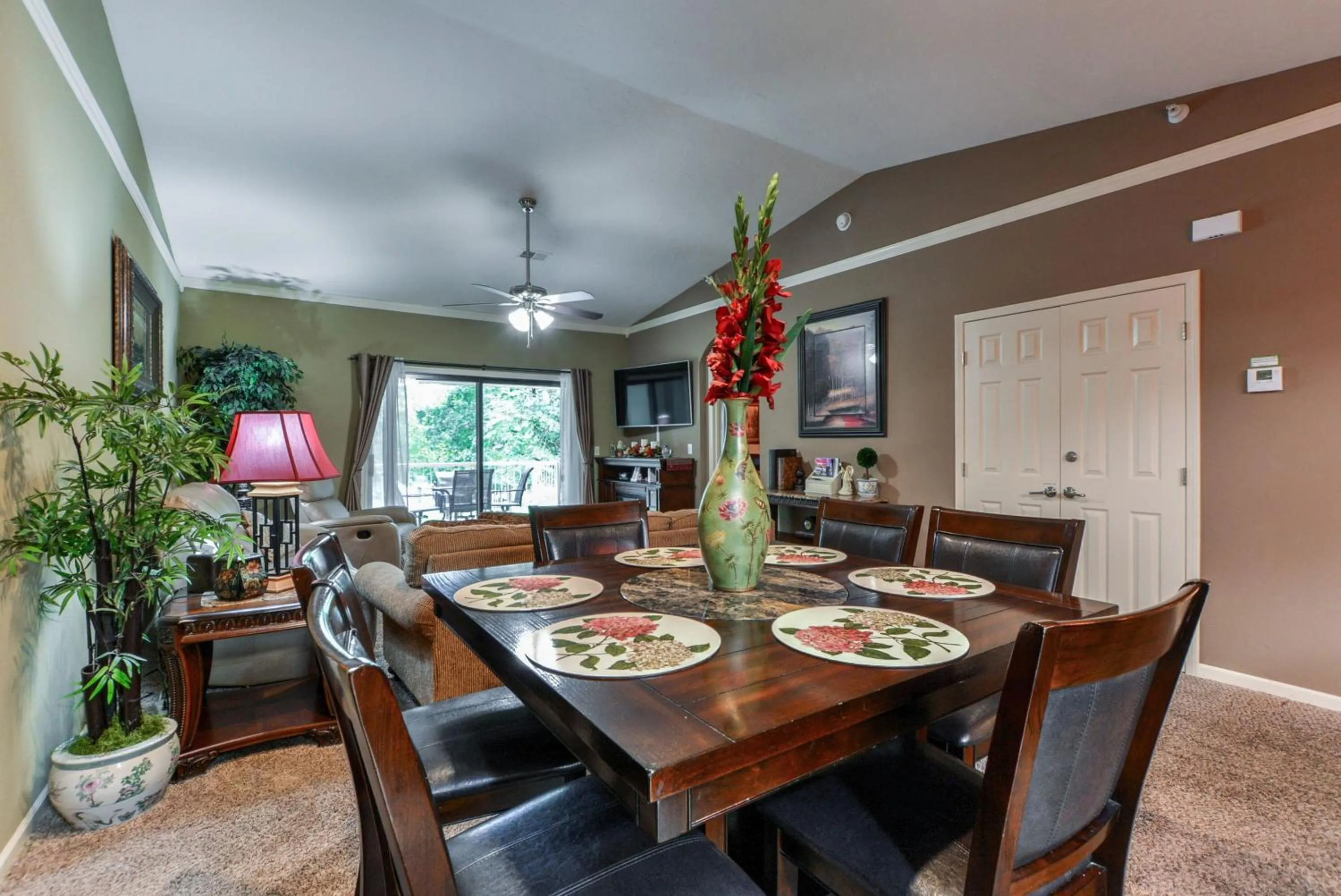 Luxury Condos at Thousand Hills - Heart of Branson - Beautifully remodeled - Spacious and Affordable