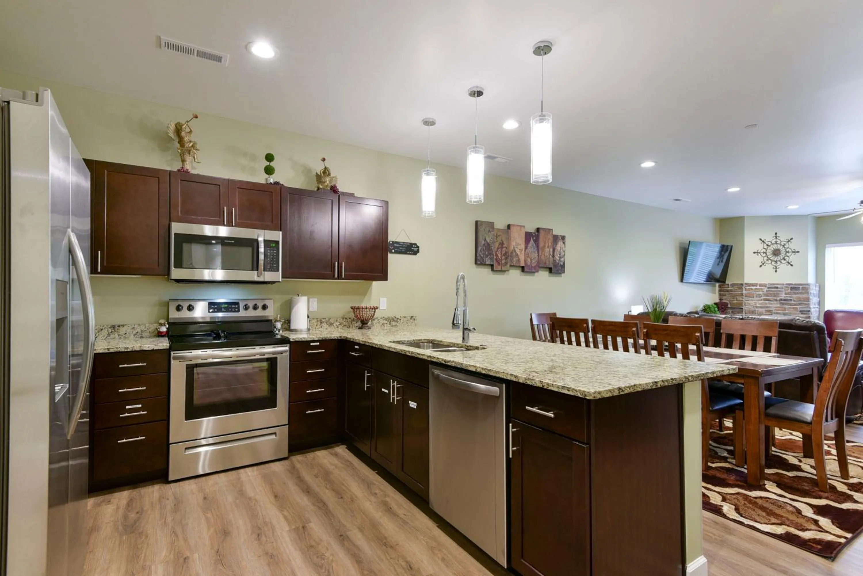 Luxury Condos at Thousand Hills - Heart of Branson - Beautifully remodeled - Spacious and Affordable