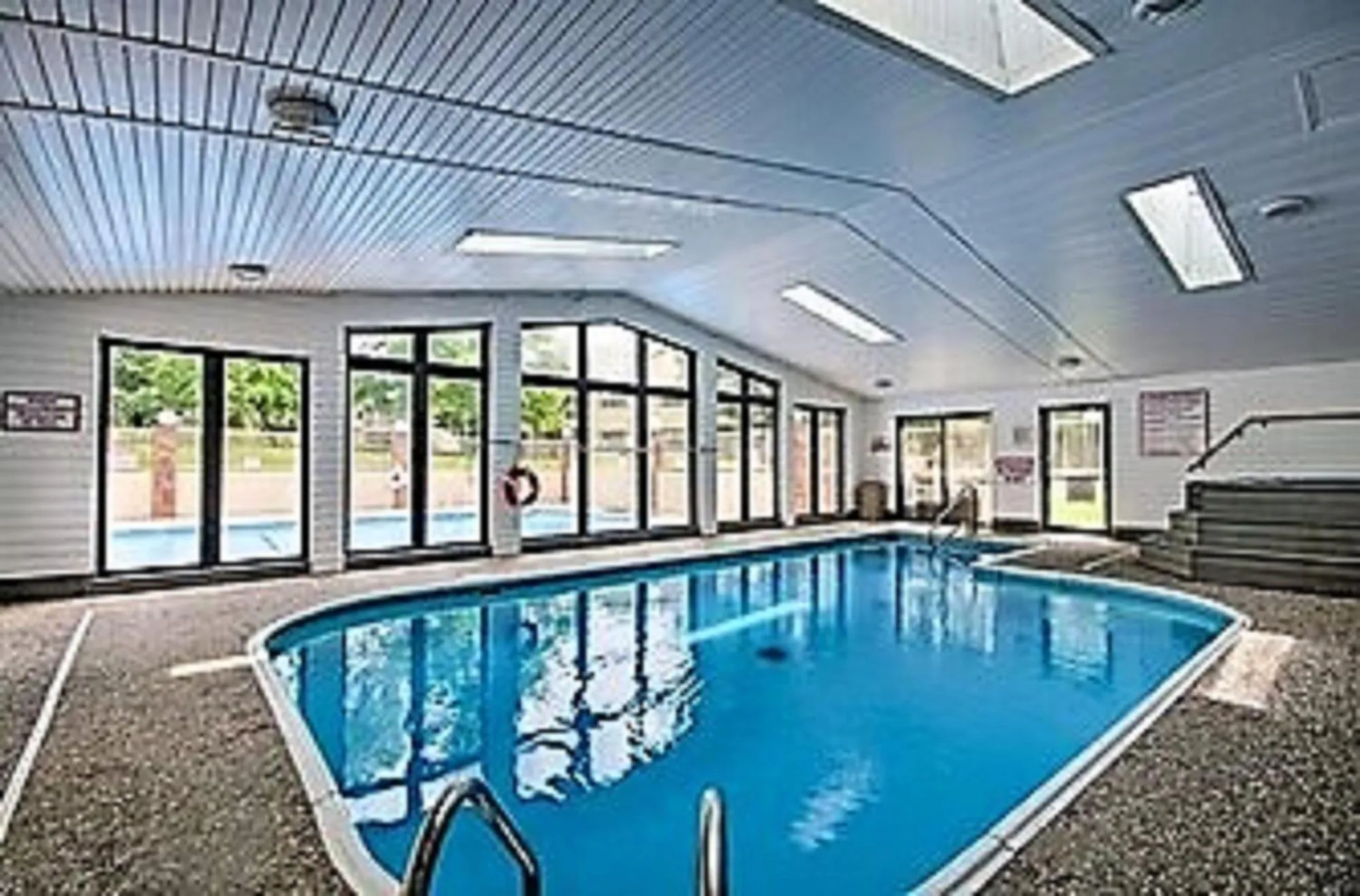 Luxury Condos at Thousand Hills - Heart of Branson - Beautifully remodeled - Spacious and Affordable