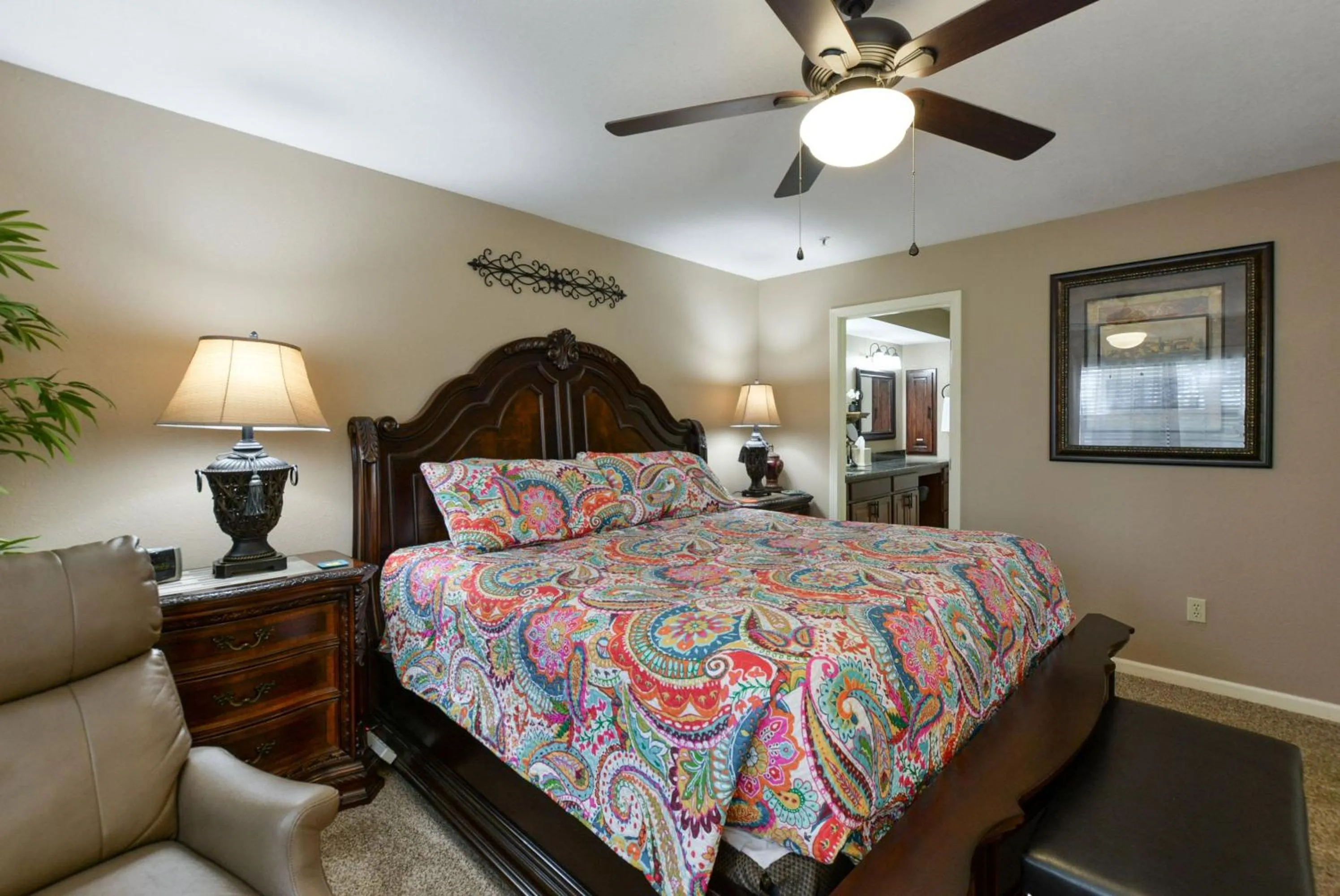 Bed in Luxury Condos at Thousand Hills - Heart of Branson - Beautifully remodeled - Spacious and Affordable
