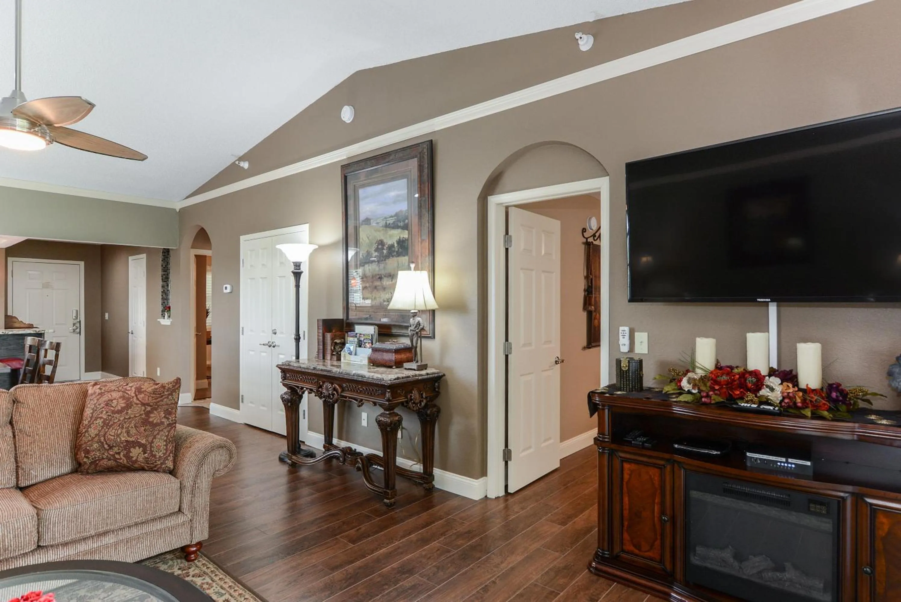 Luxury Condos at Thousand Hills - Heart of Branson - Beautifully remodeled - Spacious and Affordable