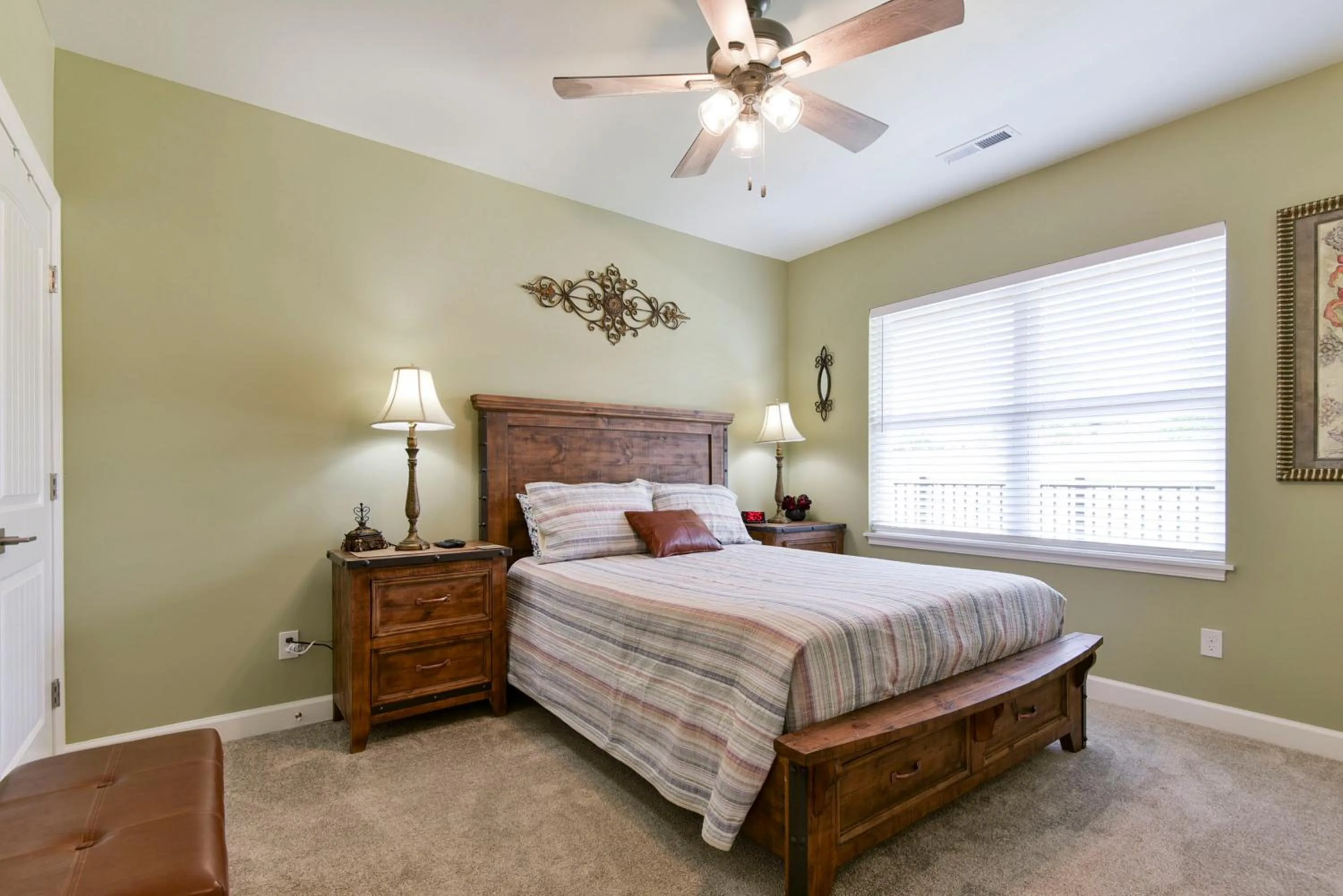 Bed in Luxury Condos at Thousand Hills - Heart of Branson - Beautifully remodeled - Spacious and Affordable