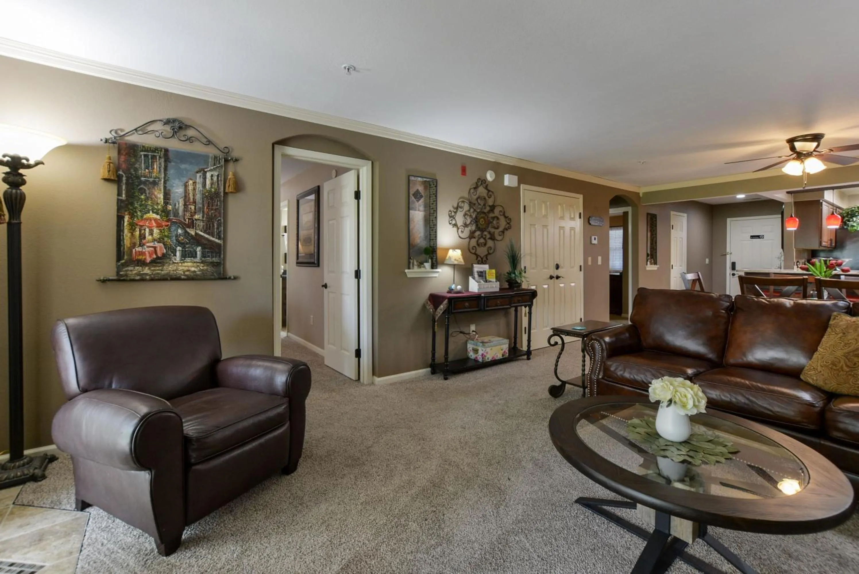 Luxury Condos at Thousand Hills - Heart of Branson - Beautifully remodeled - Spacious and Affordable