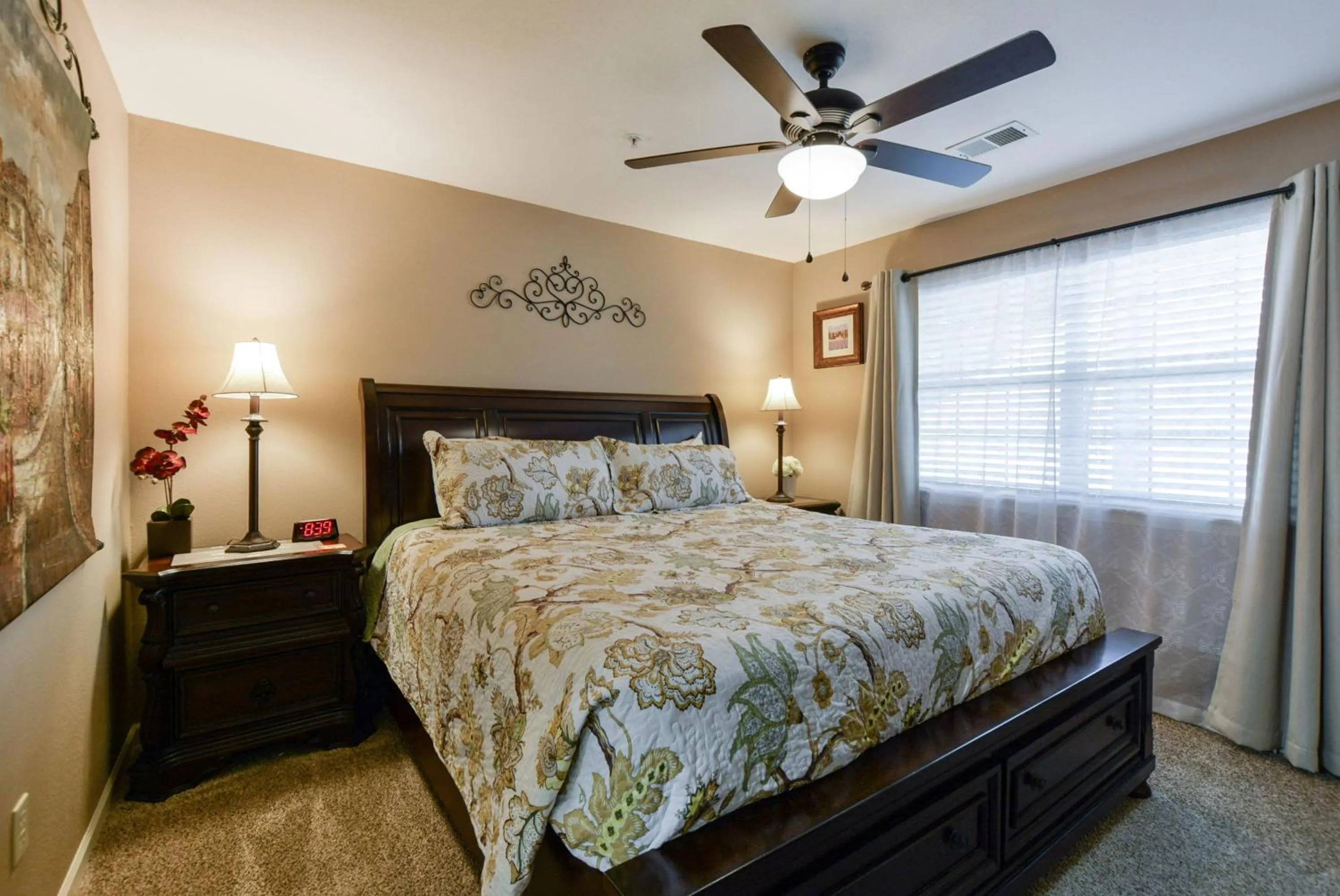 Bed in Luxury Condos at Thousand Hills - Heart of Branson - Beautifully remodeled - Spacious and Affordable