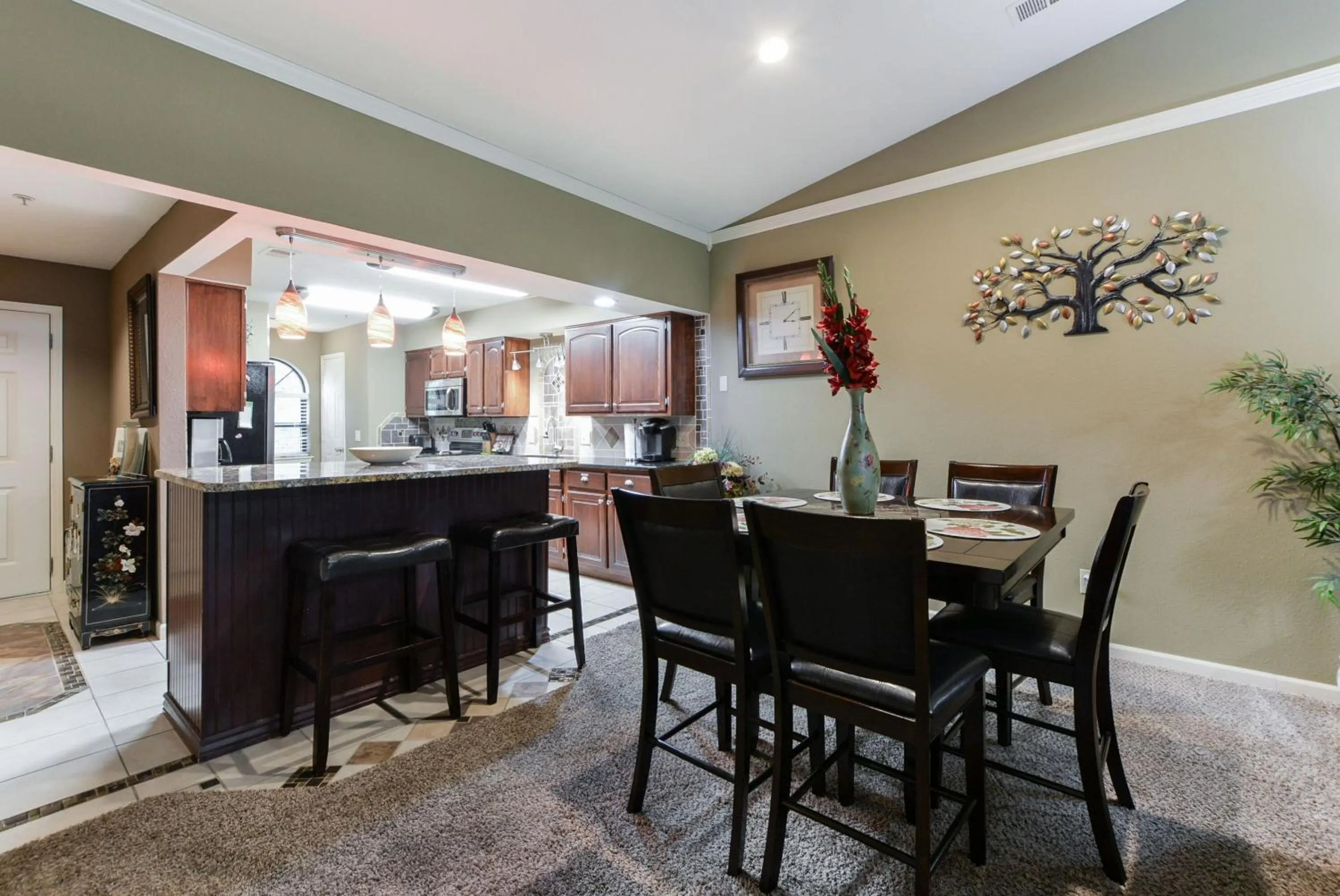 Luxury Condos at Thousand Hills - Heart of Branson - Beautifully remodeled - Spacious and Affordable