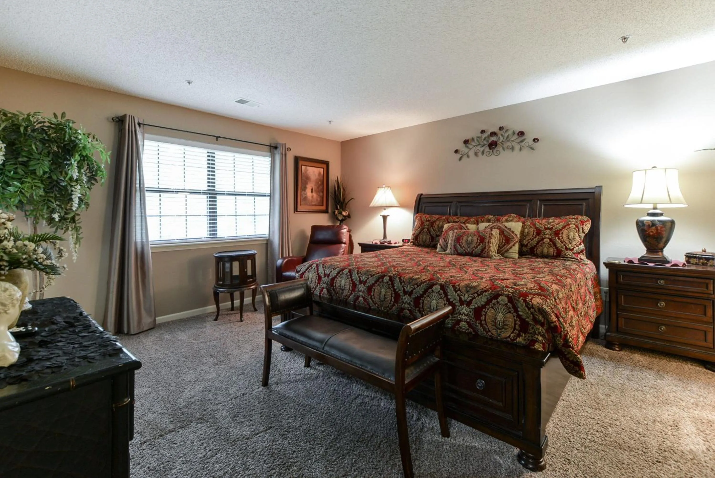 Bed in Luxury Condos at Thousand Hills - Heart of Branson - Beautifully remodeled - Spacious and Affordable