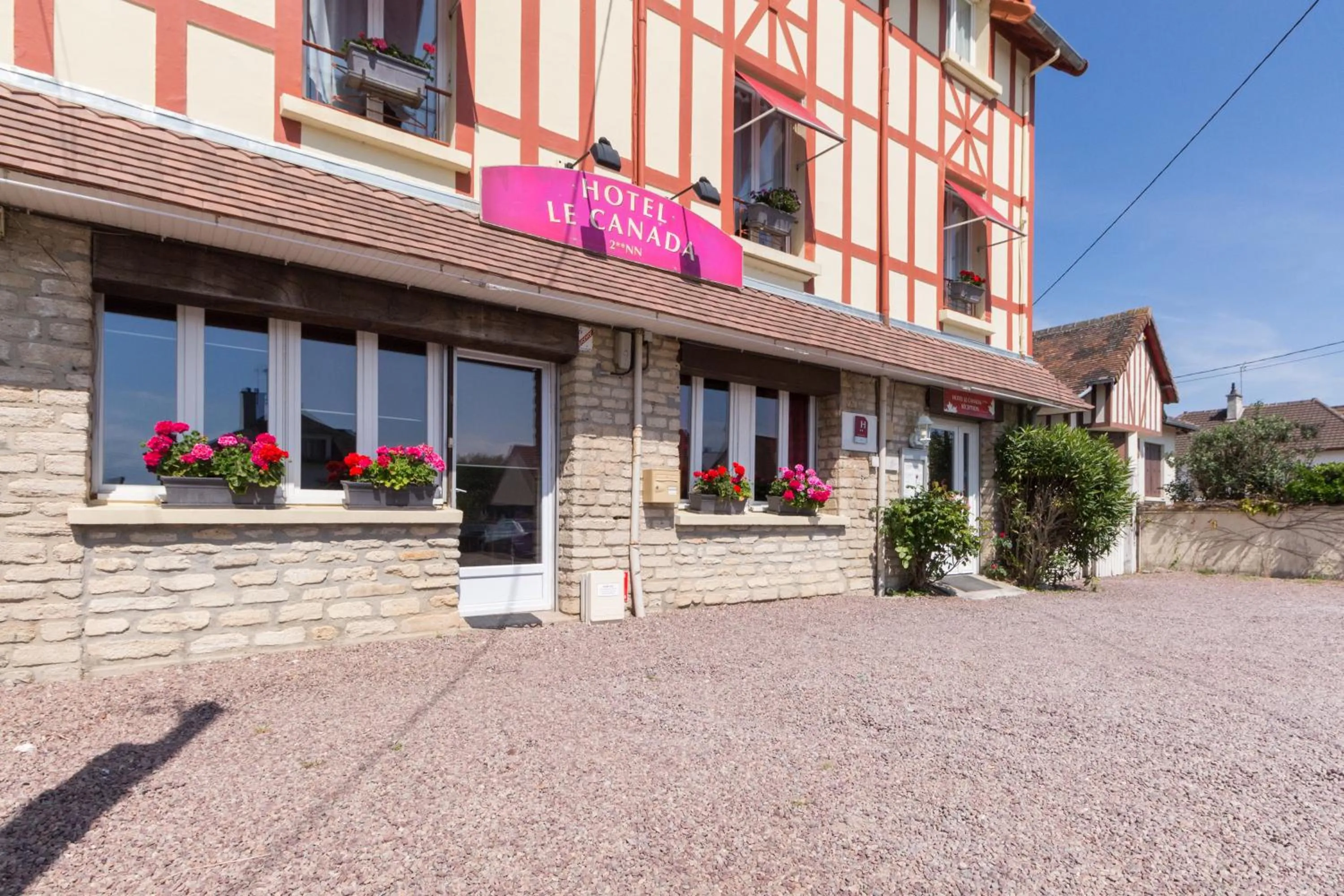 Property building in Le Canada