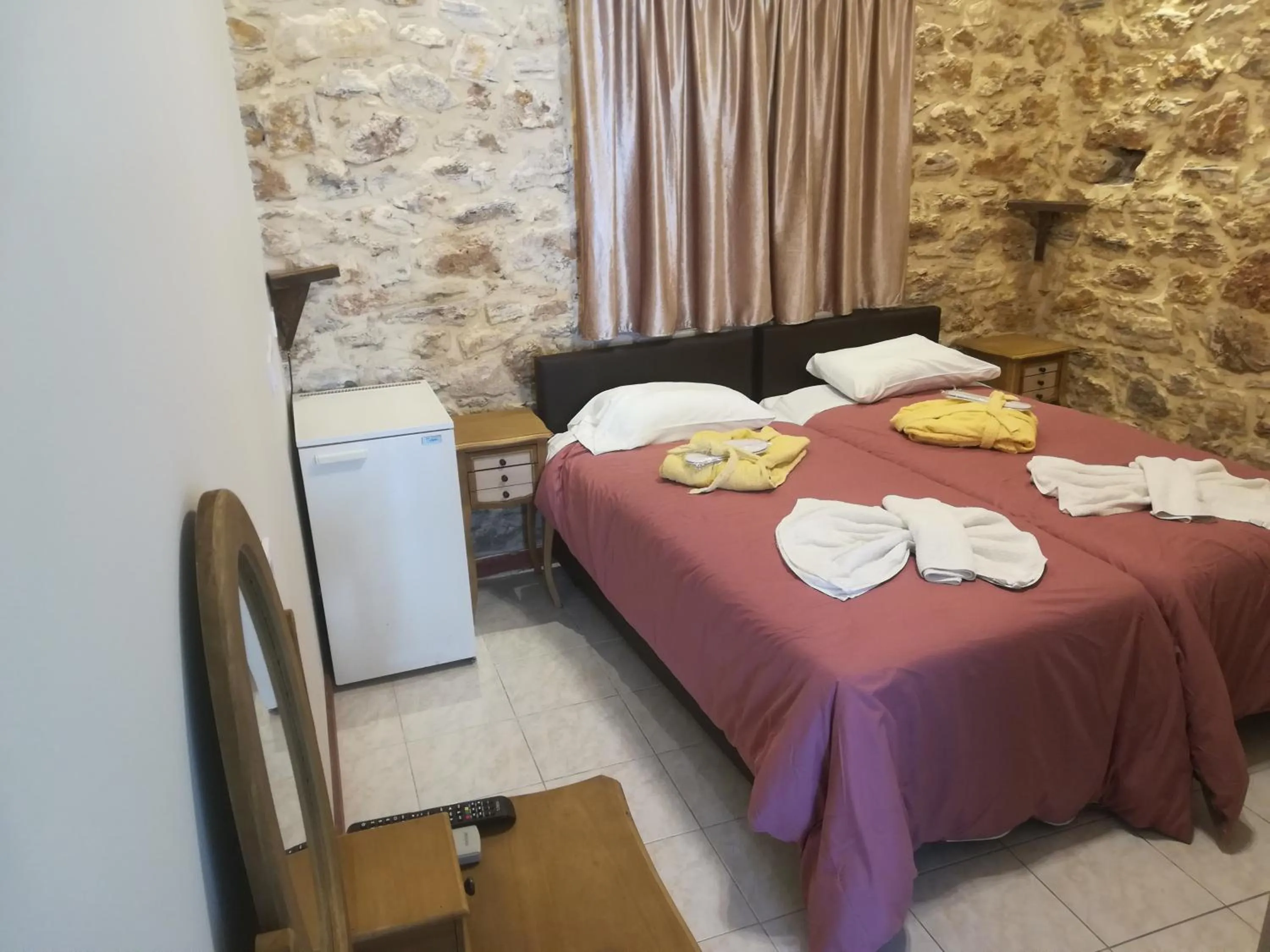Bed in Skourtaniotis spa rooms