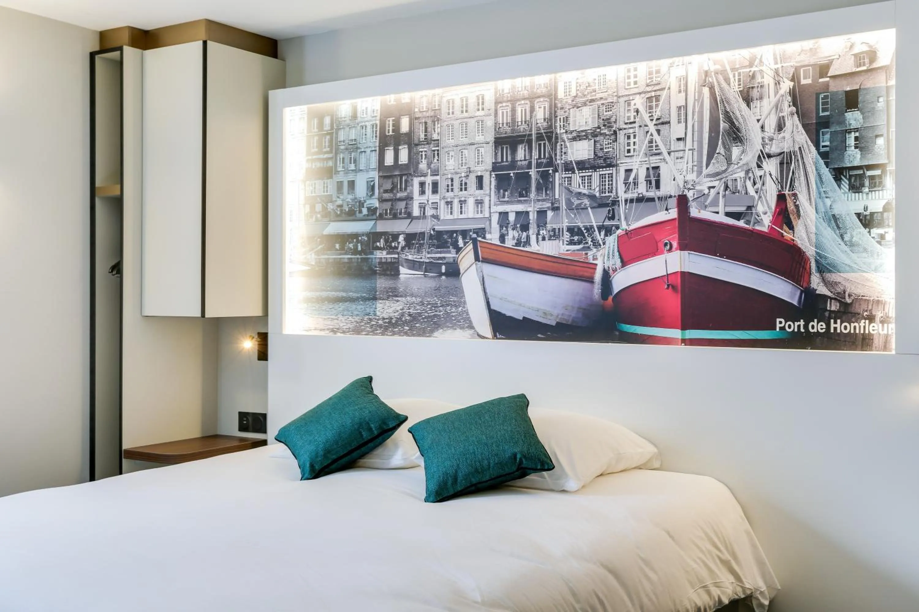 Decorative detail, Bed in Brit Hotel Caen Nord - Mémorial