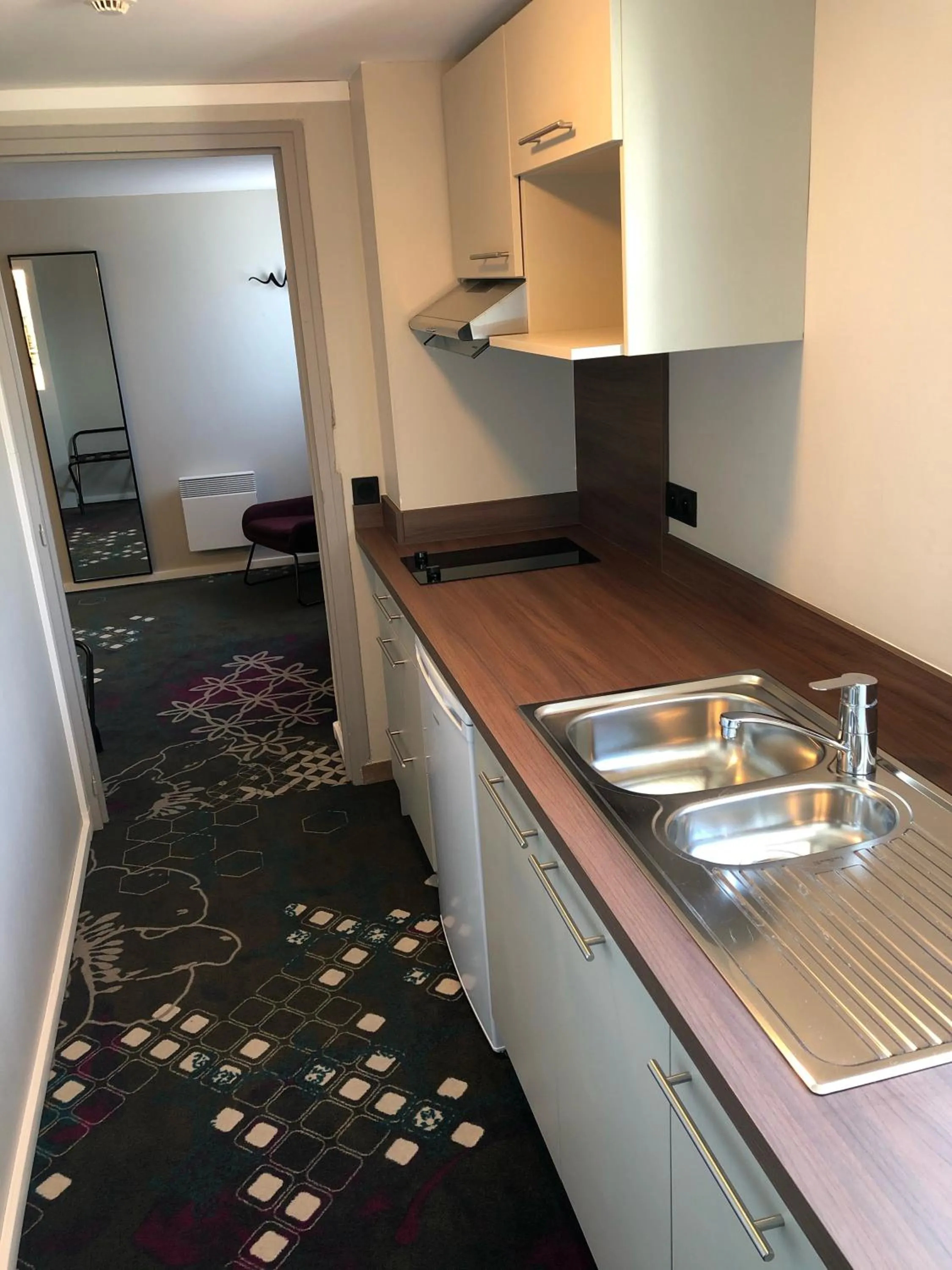 Kitchen or kitchenette in Brit Hotel Caen Nord - Mémorial