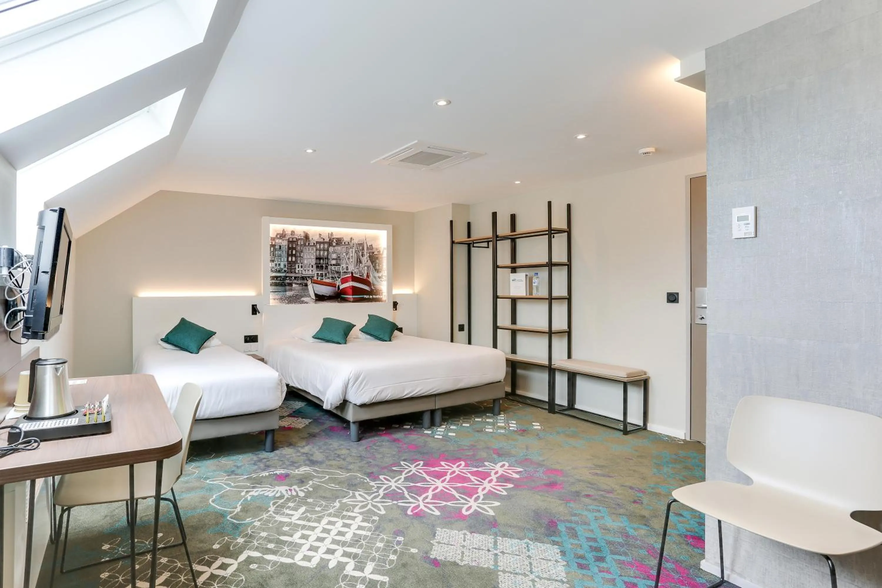 Photo of the whole room, Bed in Brit Hotel Caen Nord - Mémorial