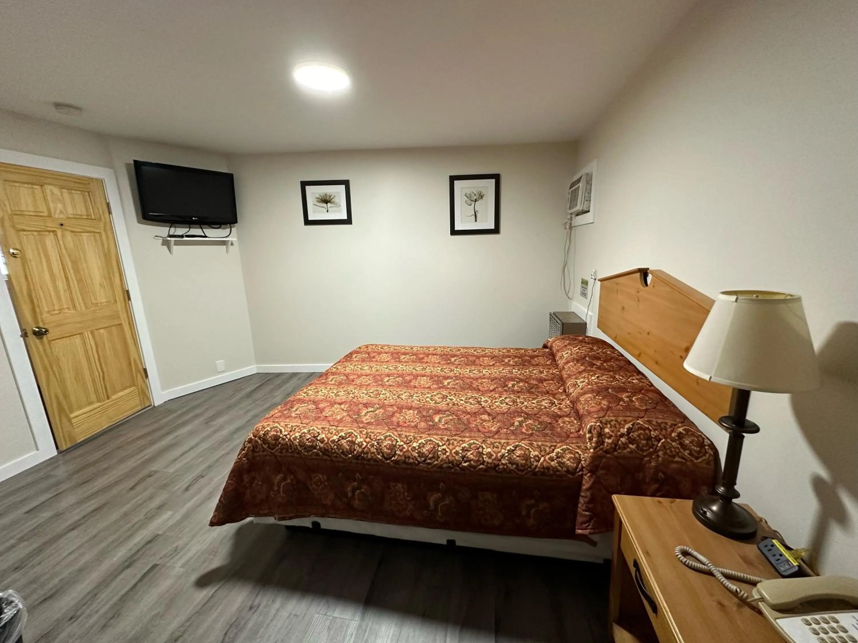 Bedroom, Bed in Oakdell Motel WATERFORD CT