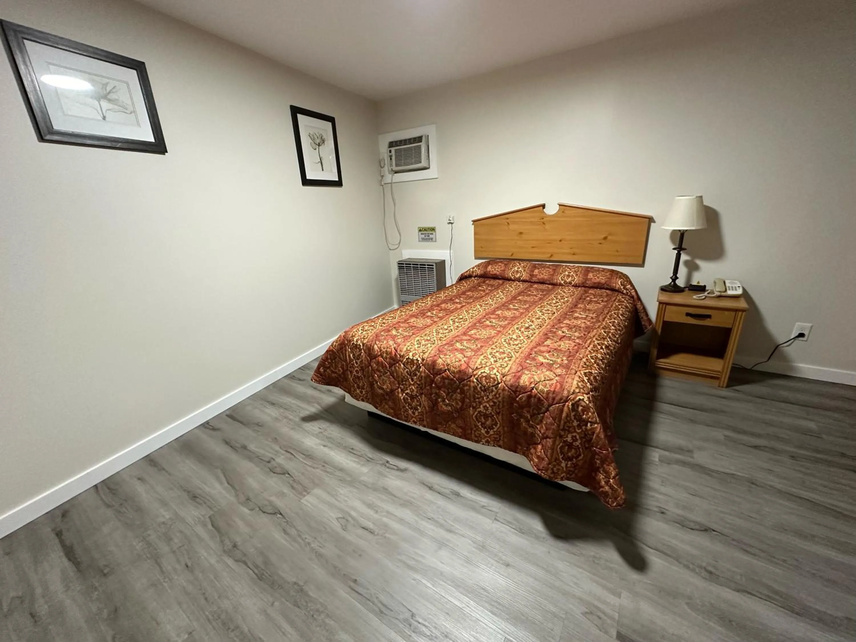Bedroom, Bed in Oakdell Motel WATERFORD CT