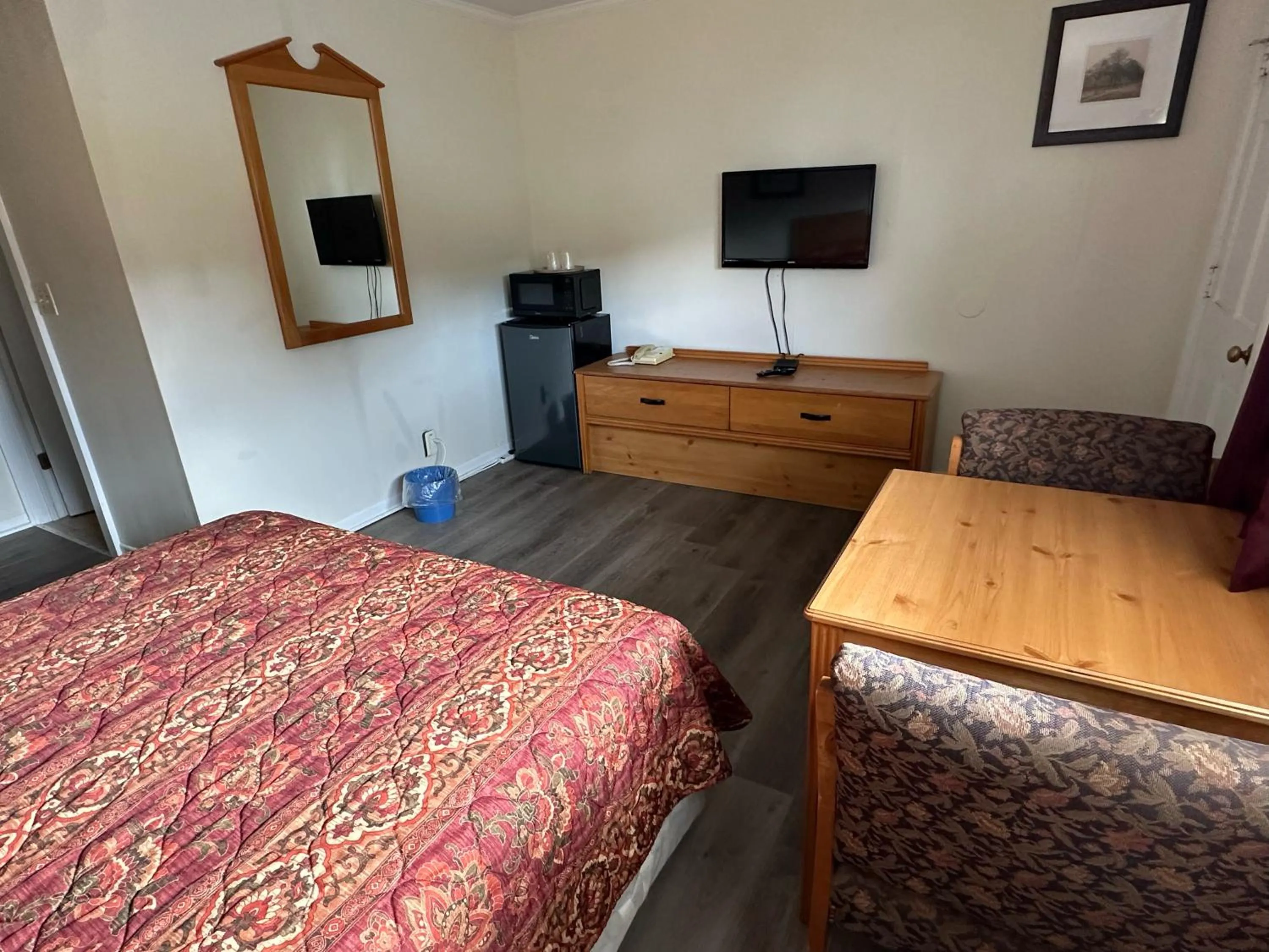 Bedroom, Bed in Oakdell Motel WATERFORD CT