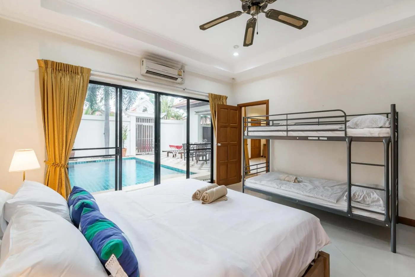 Bedroom, Bed in AnB poolvilla 2BR with private beach in pratamnak