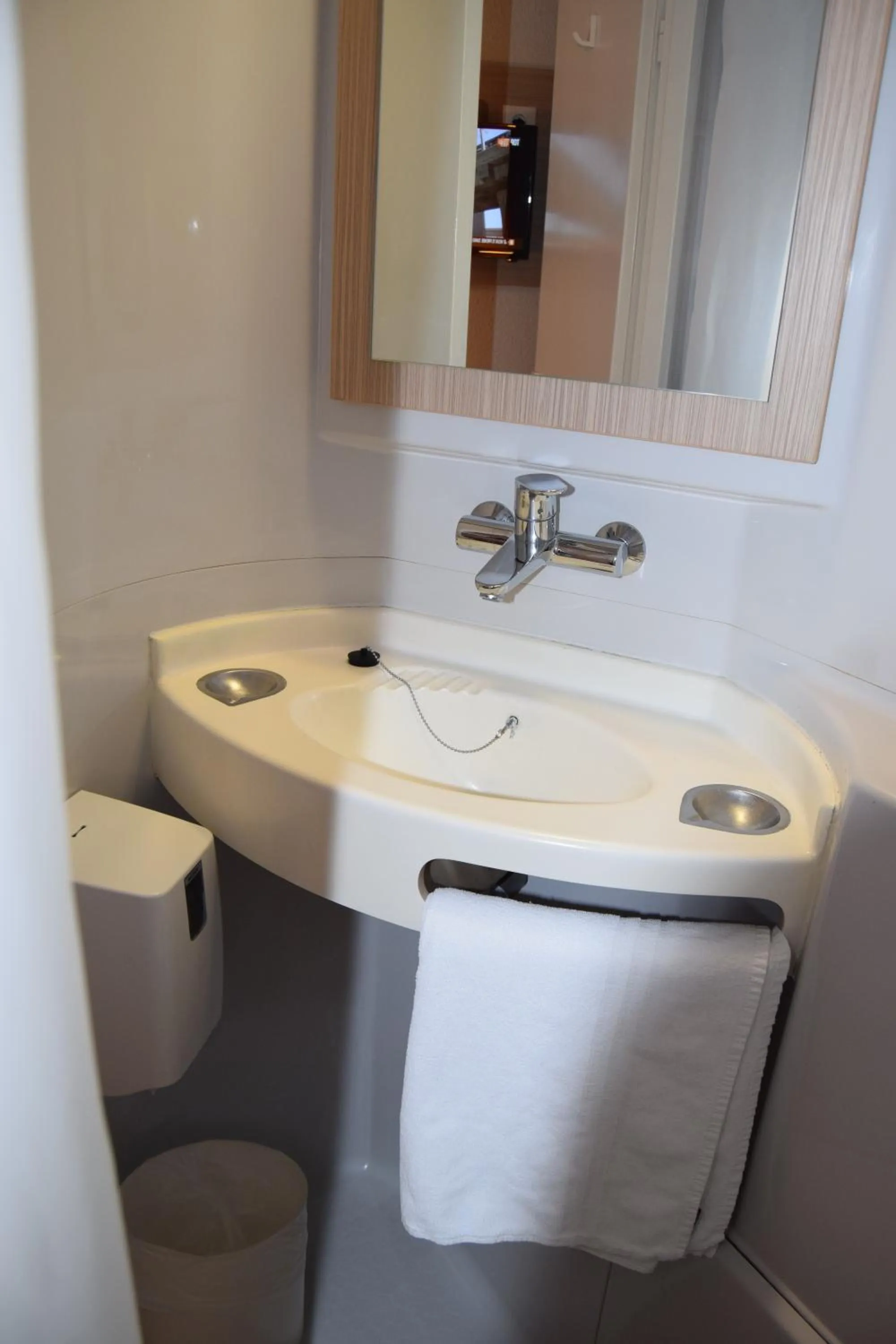 Shower in Premiere Classe Creil - Villers Saint Paul