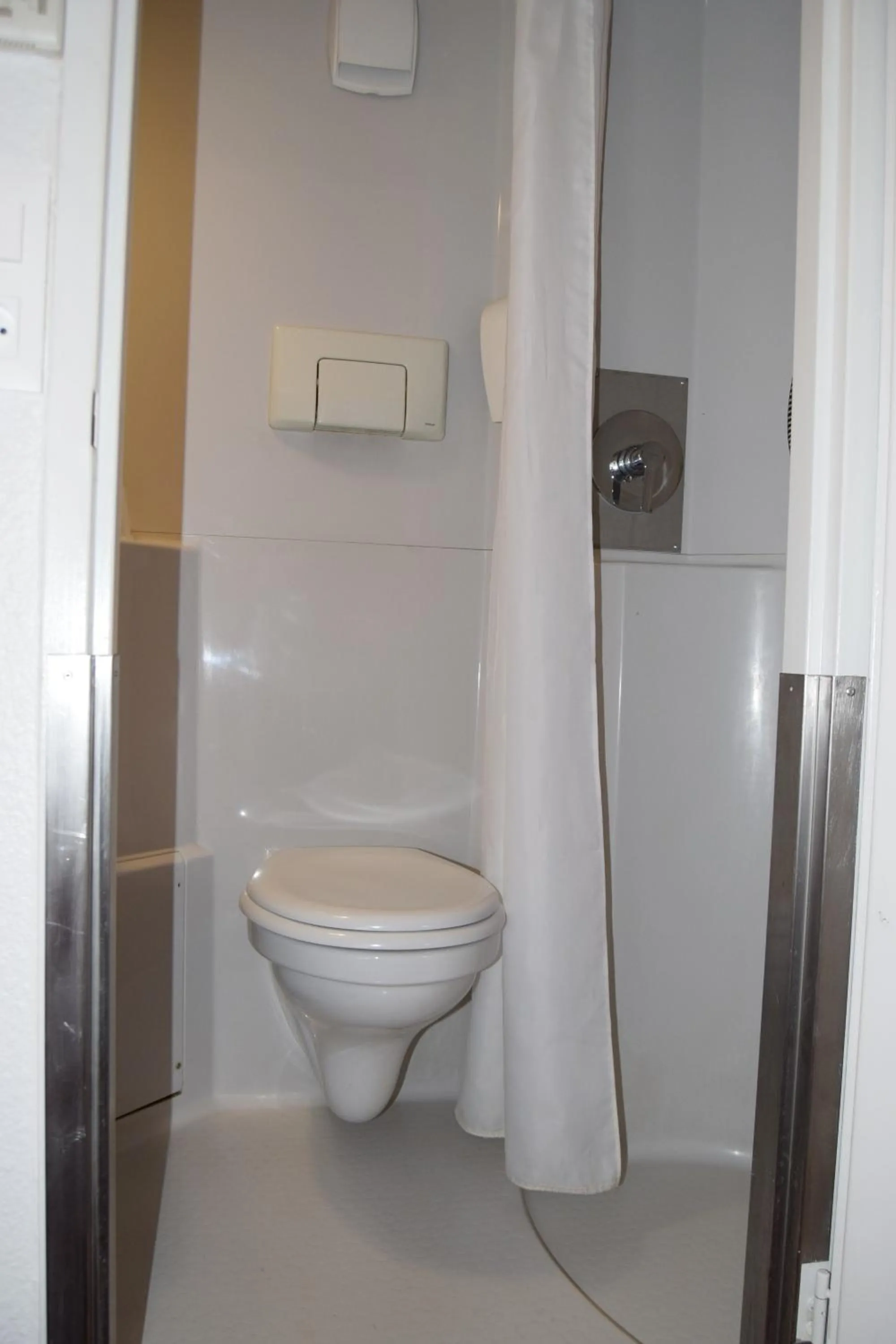 Toilet in Premiere Classe Creil - Villers Saint Paul