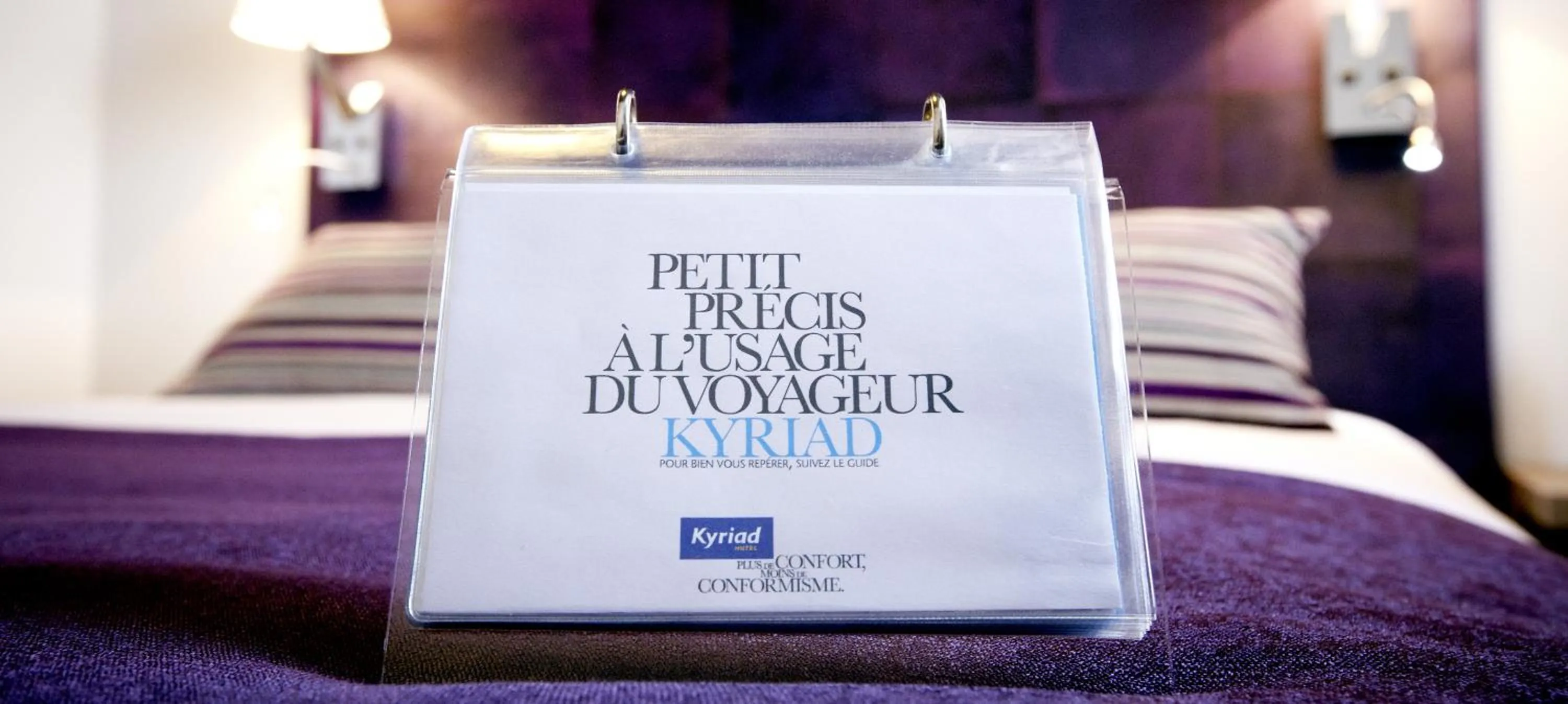 Logo/Certificate/Sign, Bed in Kyriad Valence Nord Bourg-Les-Valence