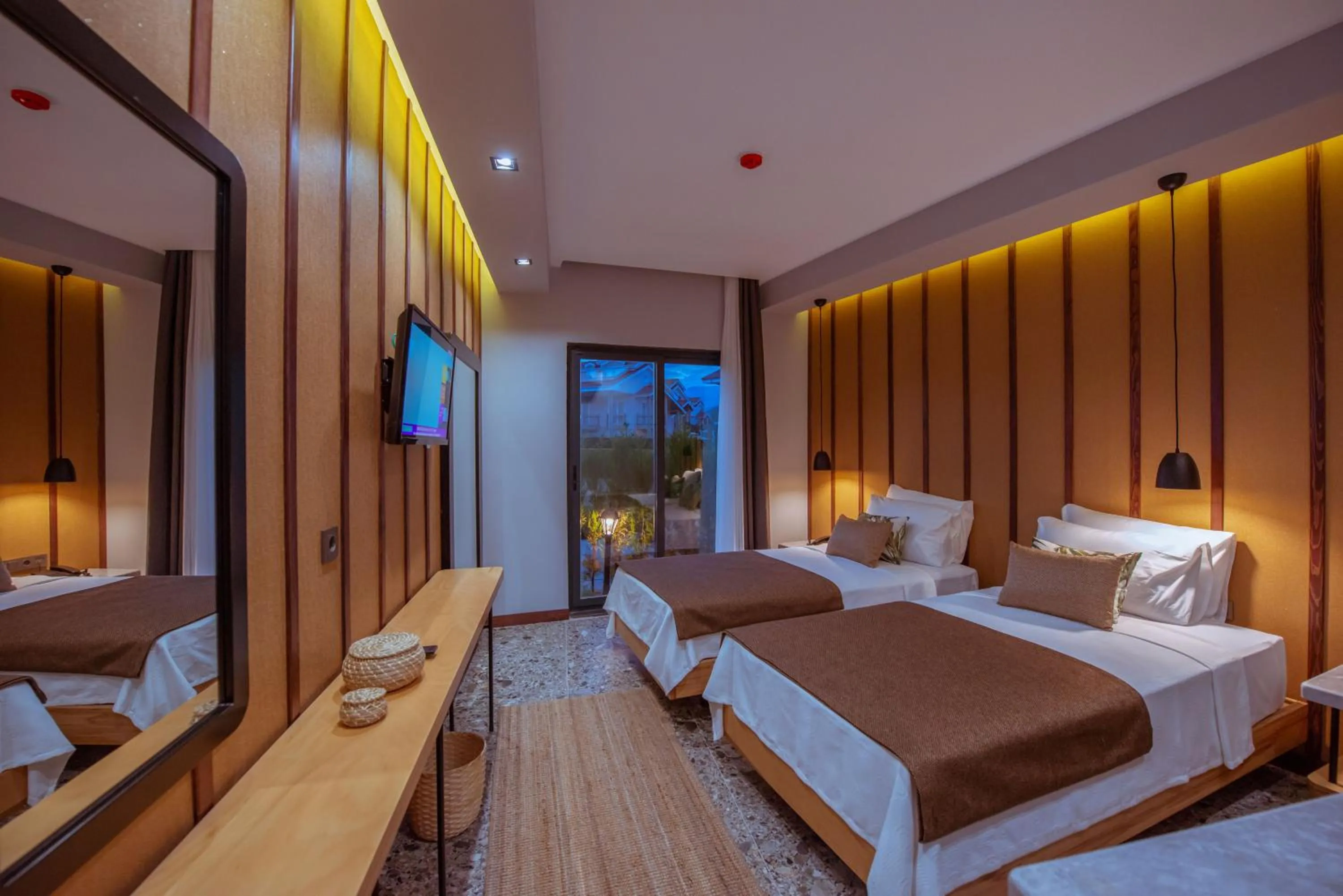 Photo of the whole room, Bed in Arwen Hotel