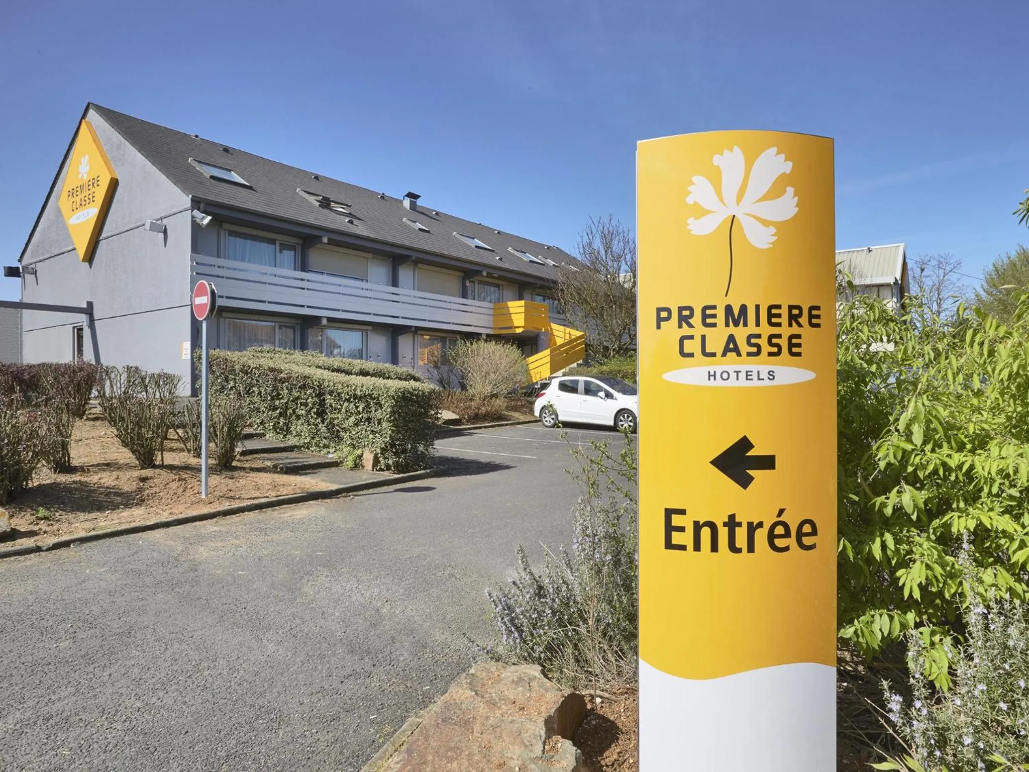 Facade/entrance in Premiere Classe Poitiers Futuroscope - Chasseneuil