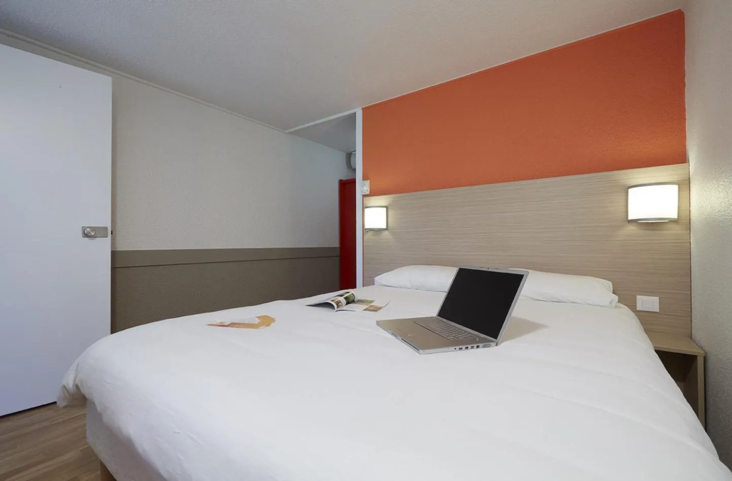 Photo of the whole room, Bed in Premiere Classe Poitiers Futuroscope - Chasseneuil