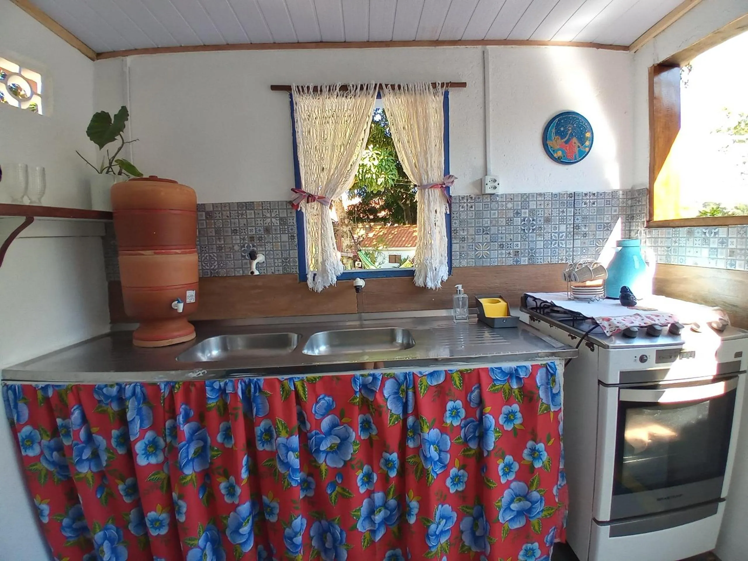 Communal kitchen in Hostel Portal Das Fadas