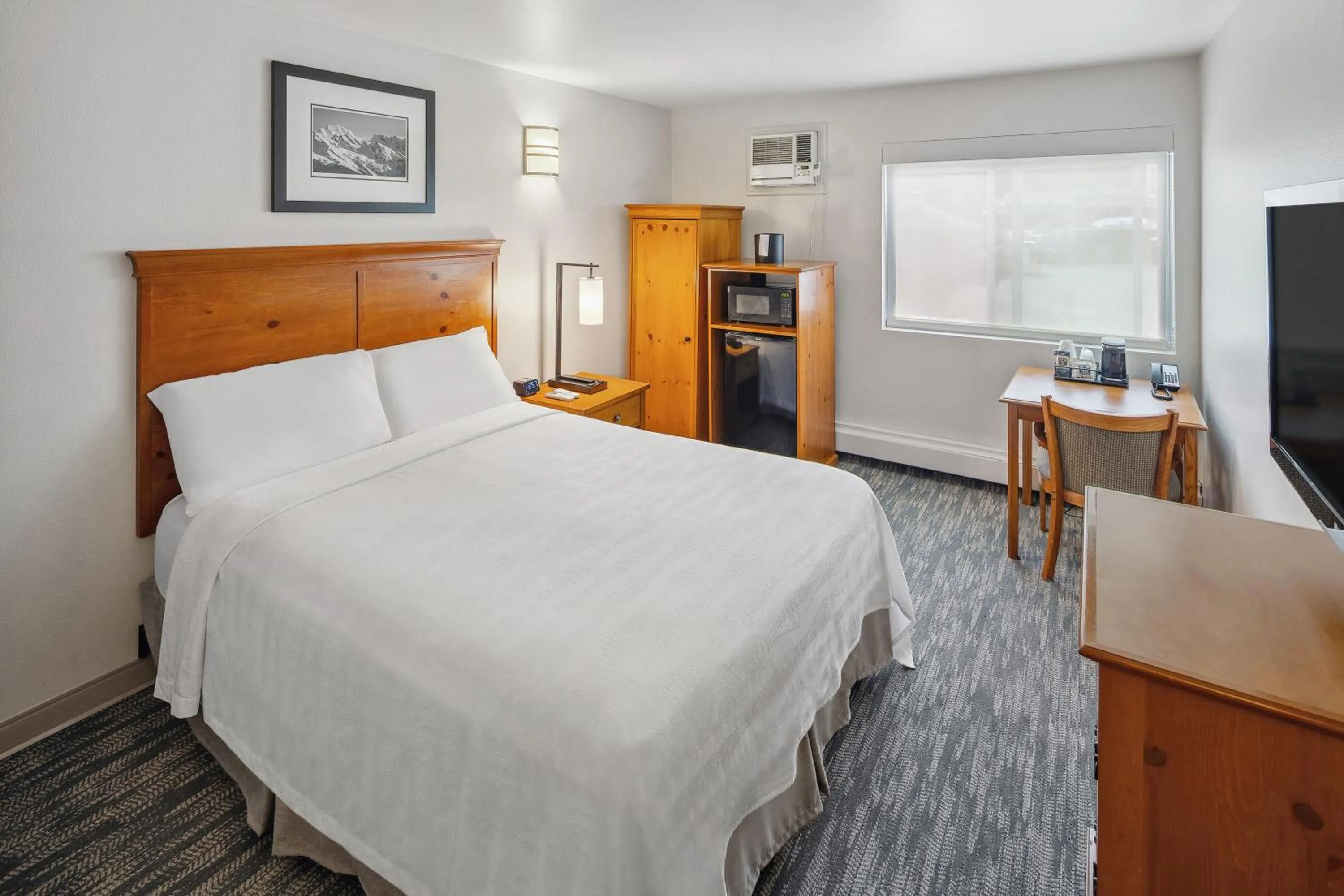 Bed in Hotel Edgewater