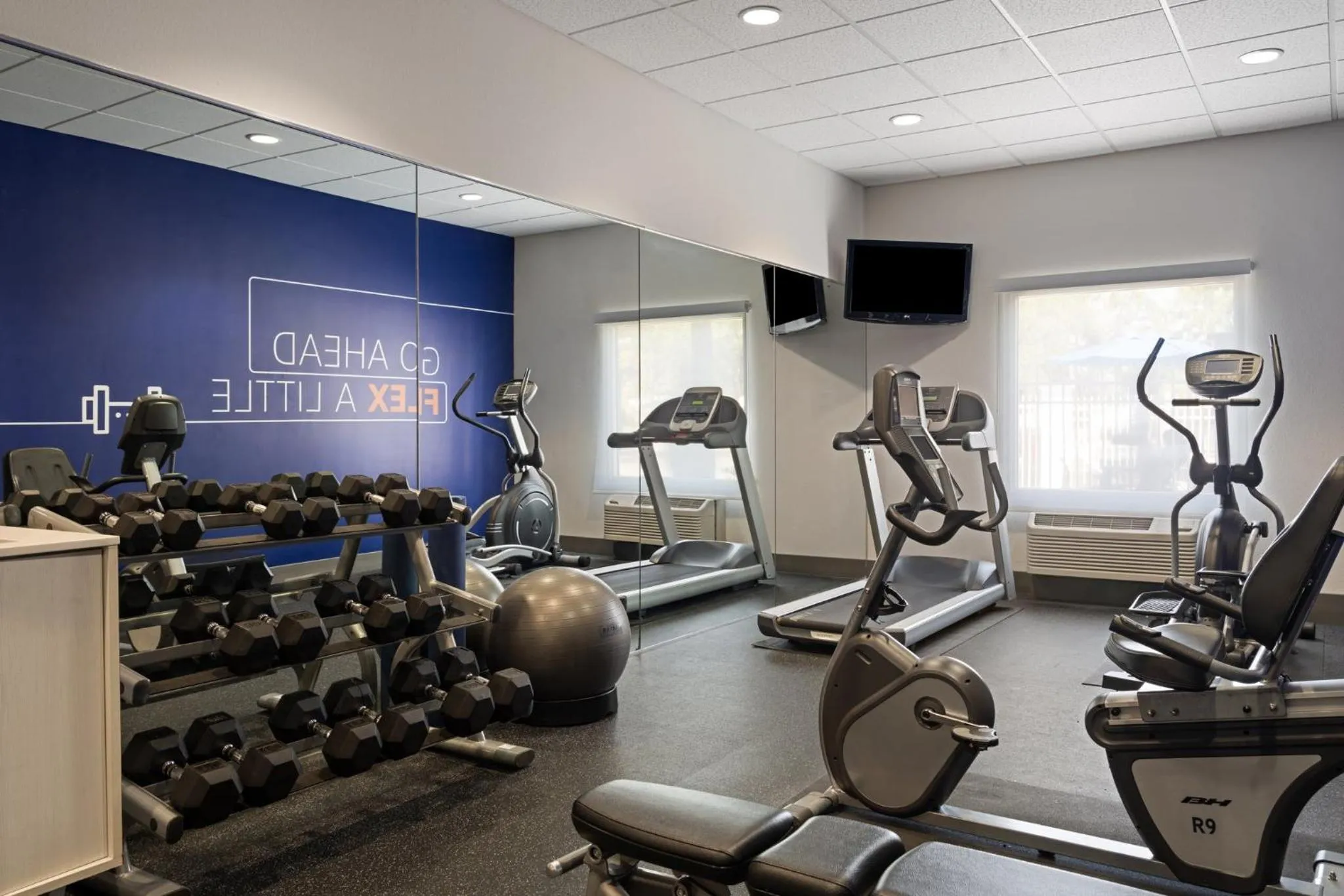 Fitness centre/facilities in Holiday Inn Express St. Petersburg North / I-275 by IHG