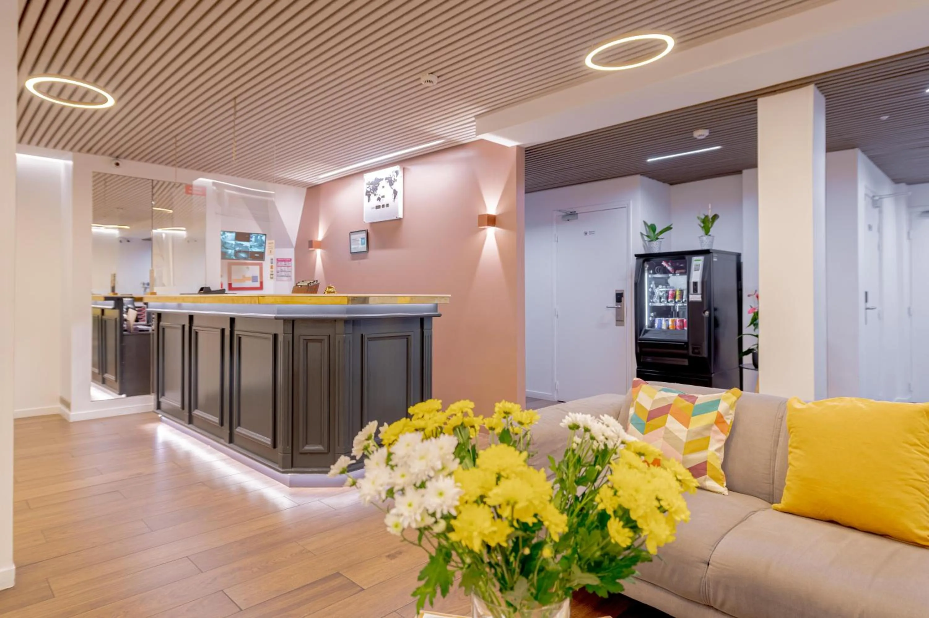 Living room in Grand Hotel Sénia - Paris Orly Airport