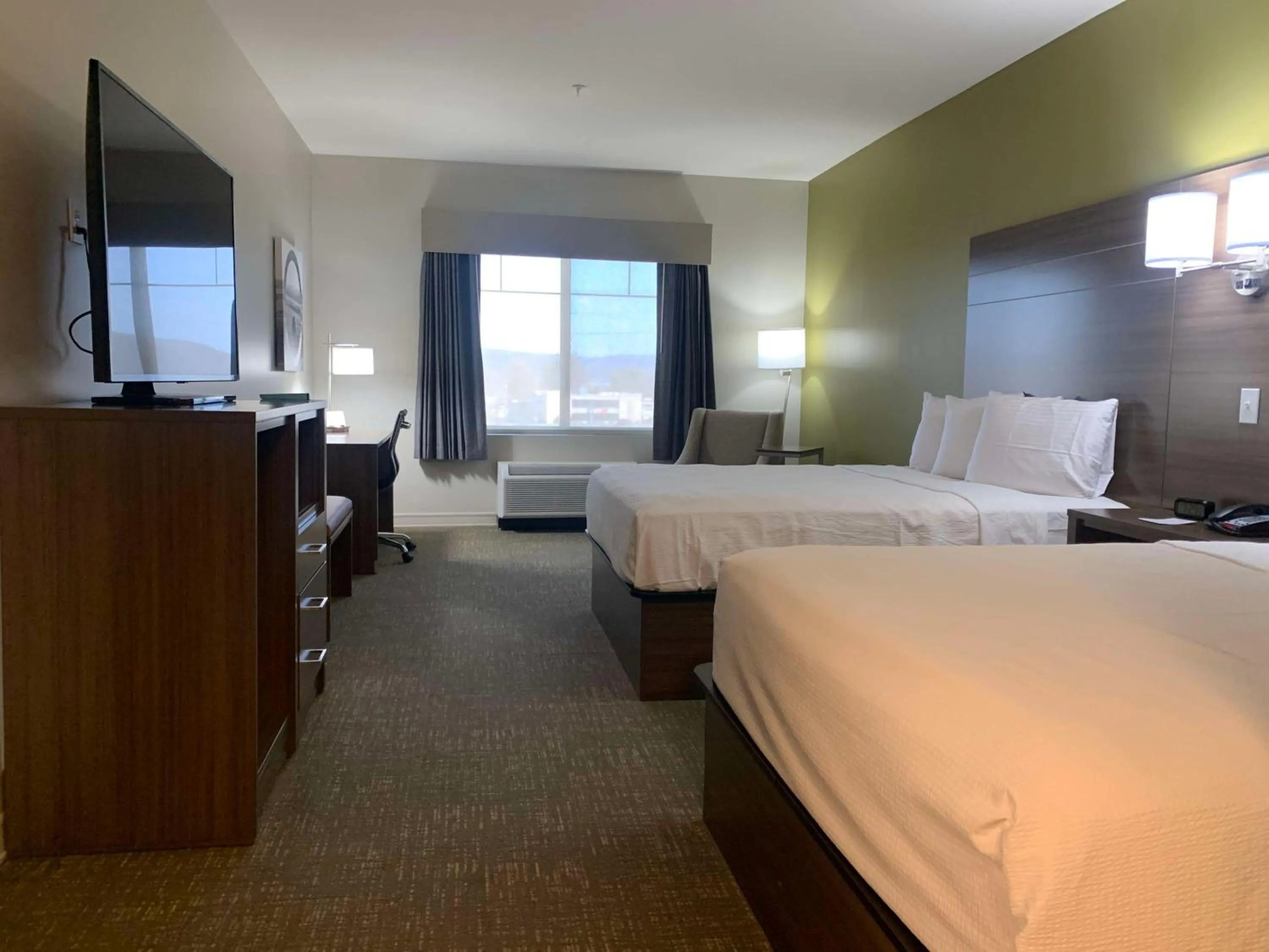 Bedroom, Bed in Best Western Plus Horseheads Inn & Suites