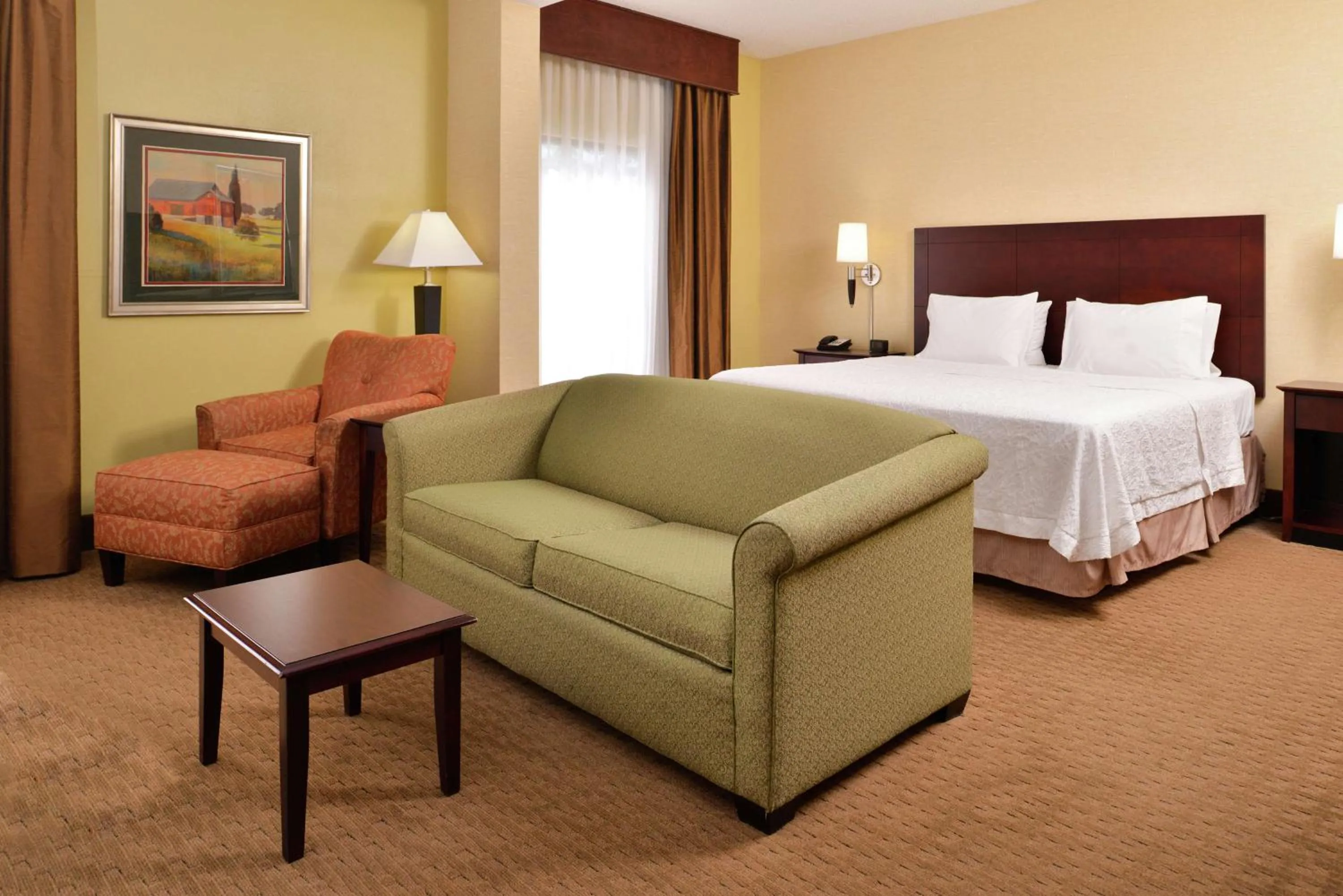 Living room, Bed in Hampton Inn Staunton