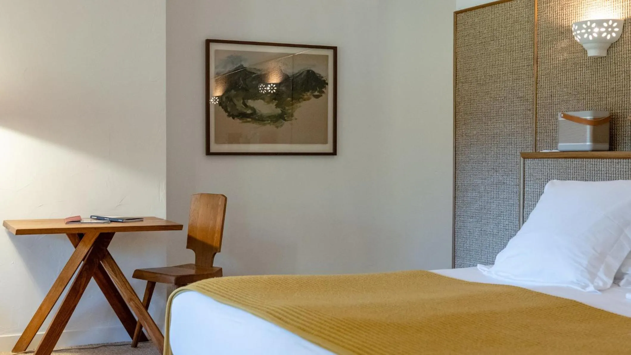 Photo of the whole room, Bed in Le Moulin, Lourmarin, a Beaumier Hotel