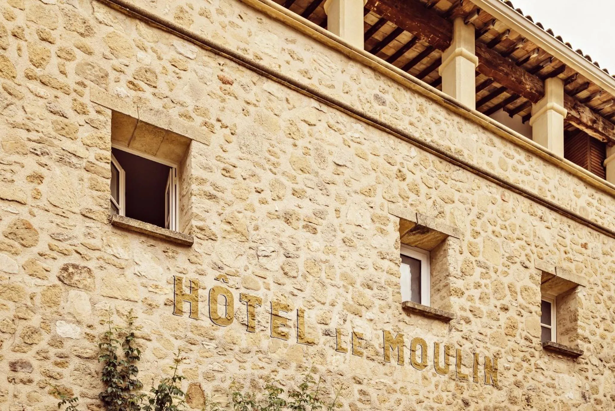Property building in Le Moulin, Lourmarin, a Beaumier Hotel