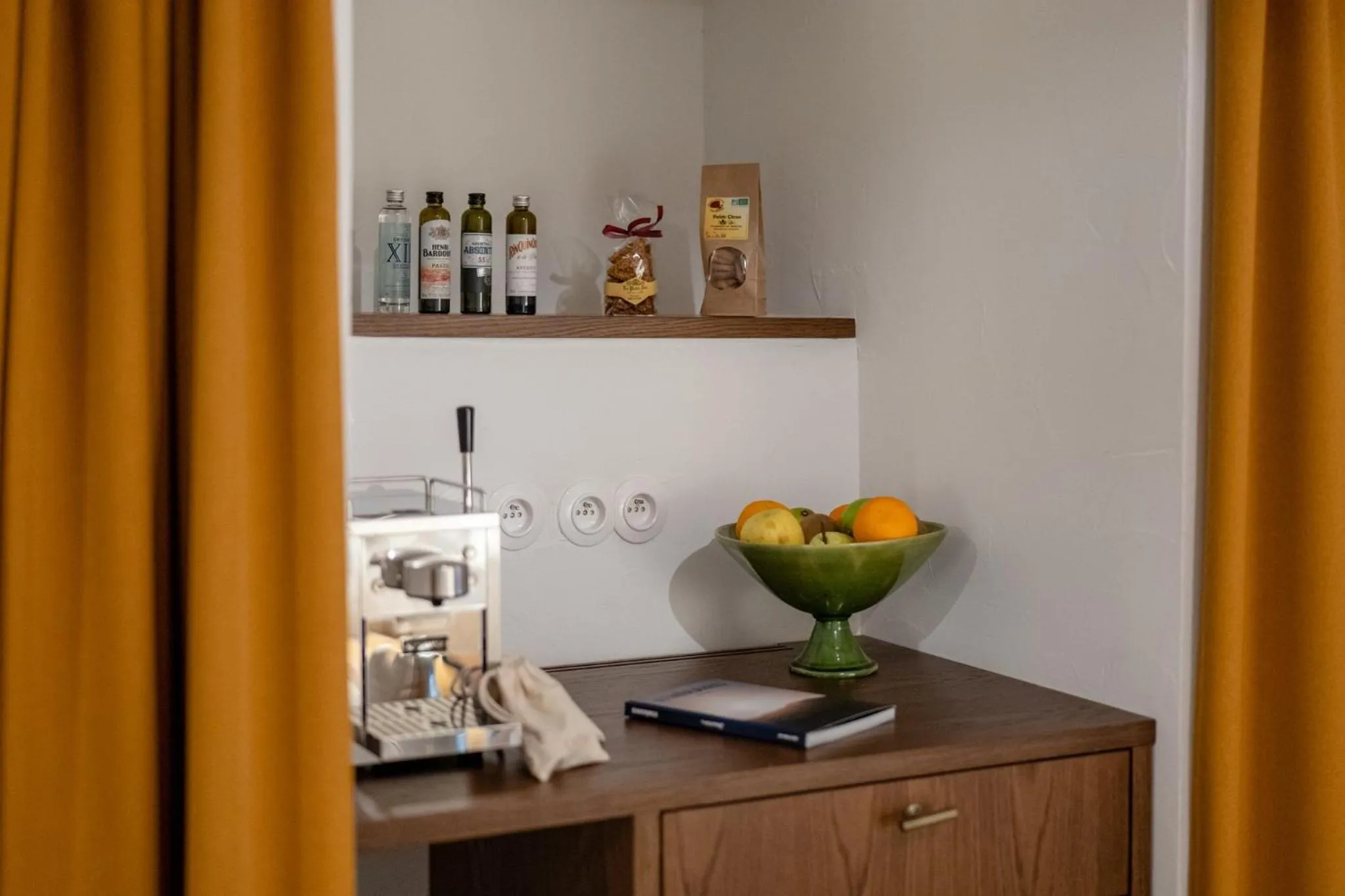 Photo of the whole room in Le Moulin, Lourmarin, a Beaumier Hotel