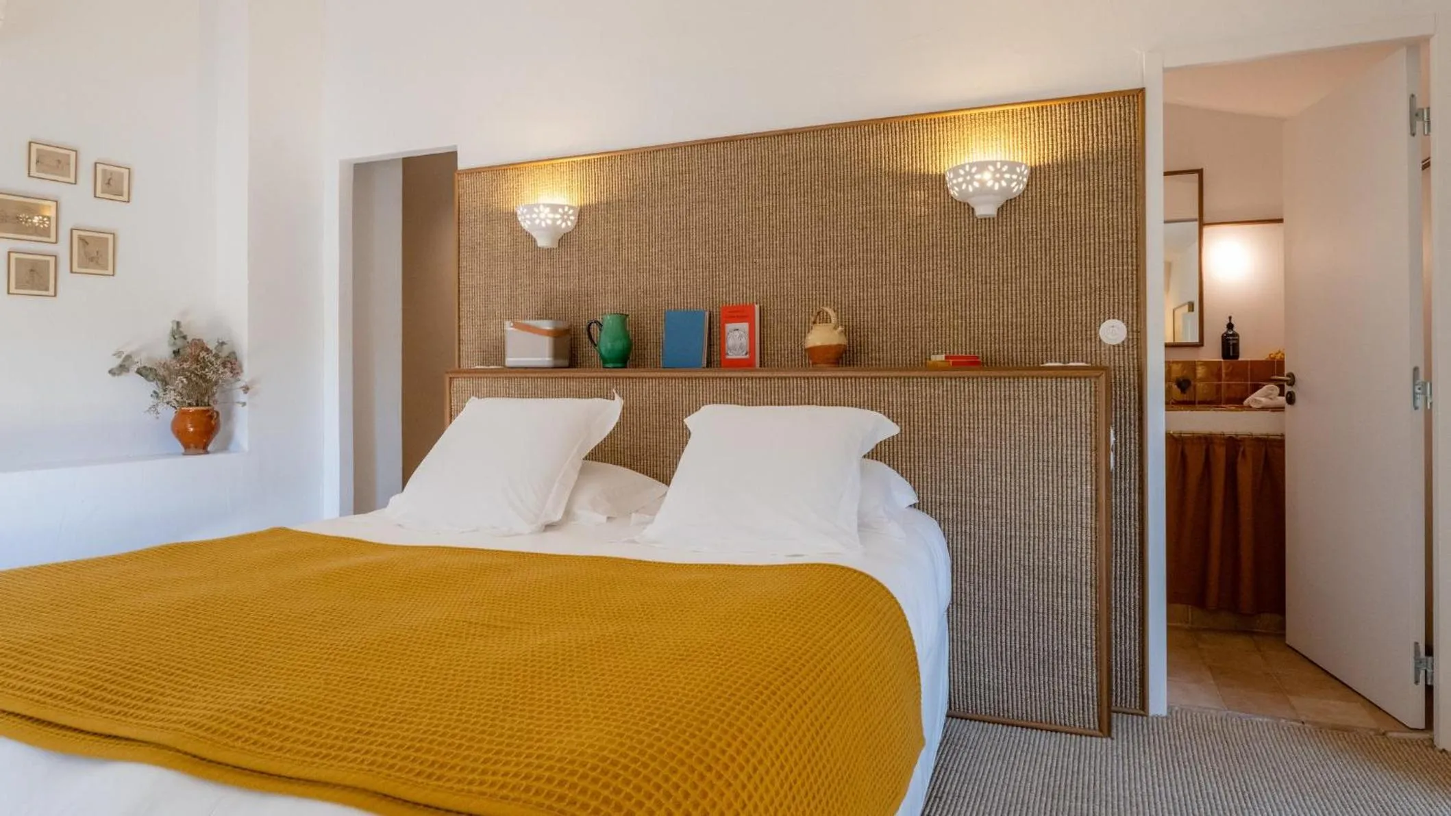 Photo of the whole room, Bed in Le Moulin, Lourmarin, a Beaumier Hotel