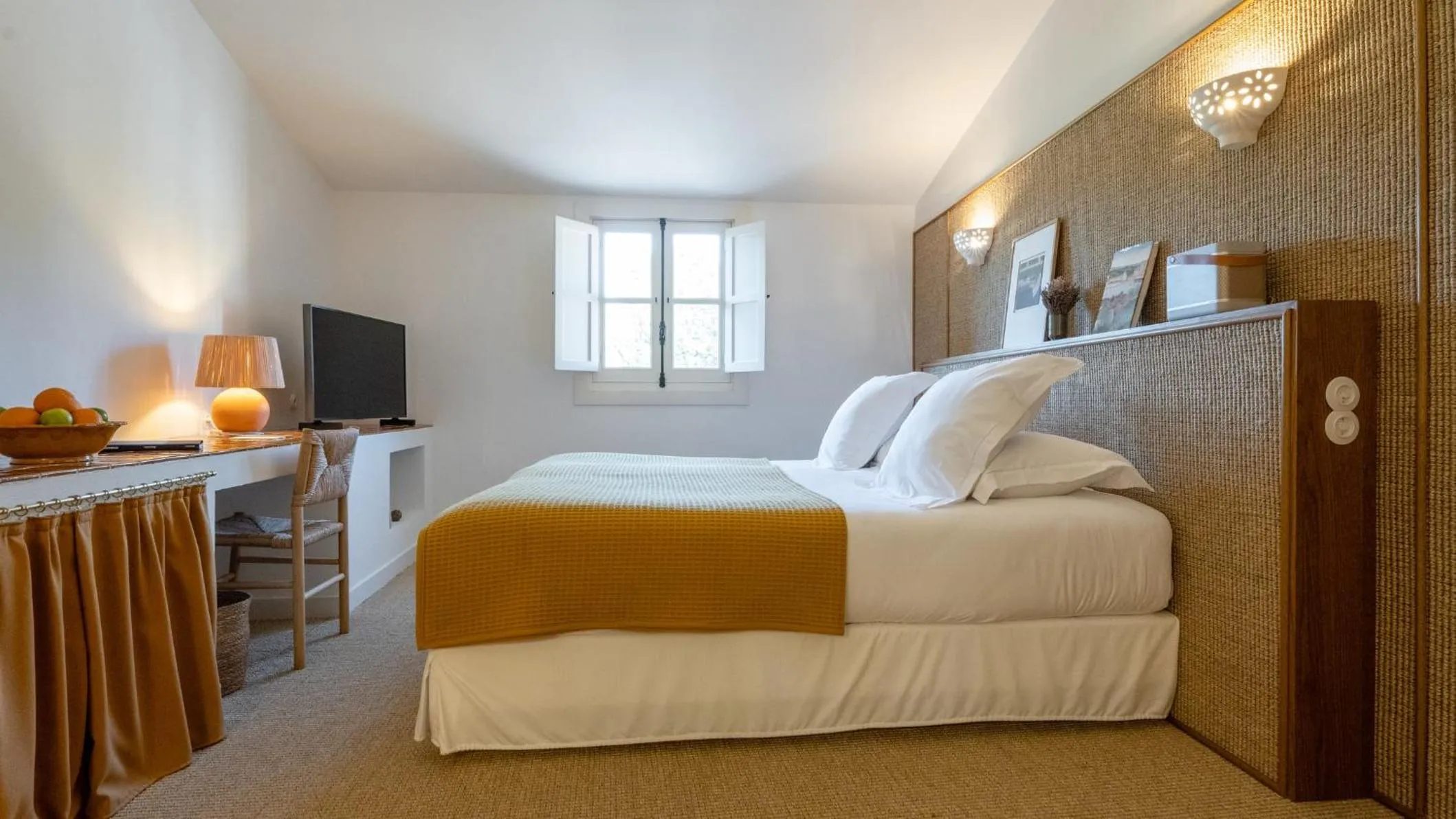 Photo of the whole room, Bed in Le Moulin, Lourmarin, a Beaumier Hotel