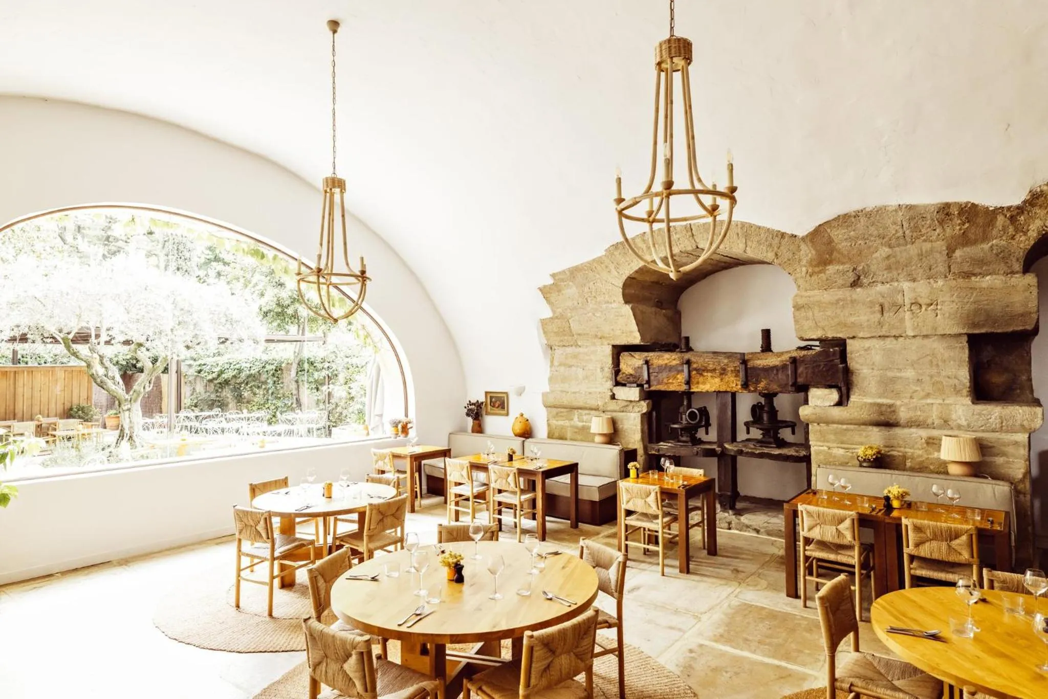 Restaurant/places to eat in Le Moulin, Lourmarin, a Beaumier Hotel