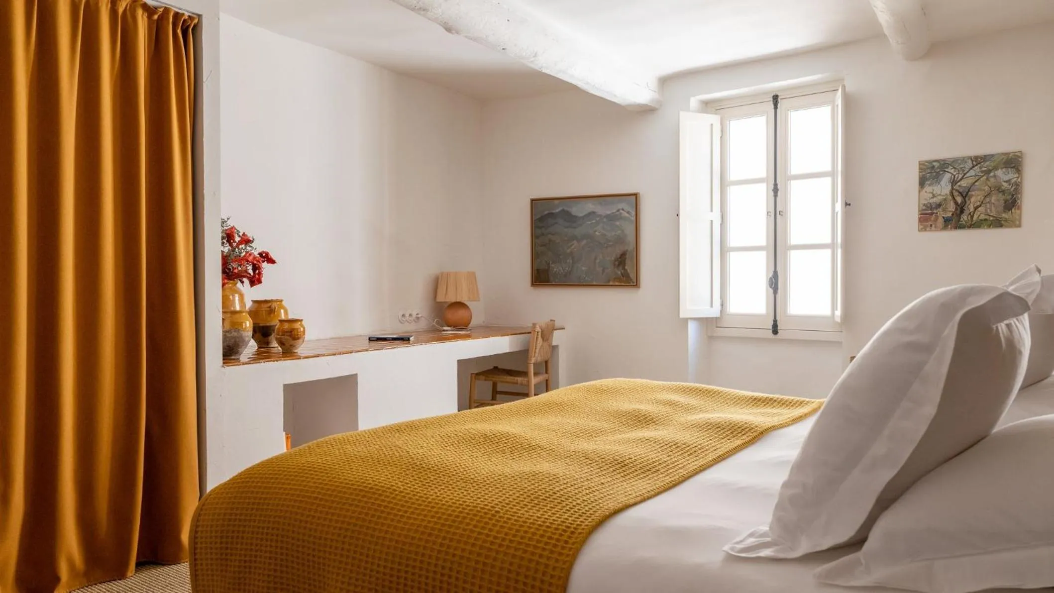 Photo of the whole room, Bed in Le Moulin, Lourmarin, a Beaumier Hotel