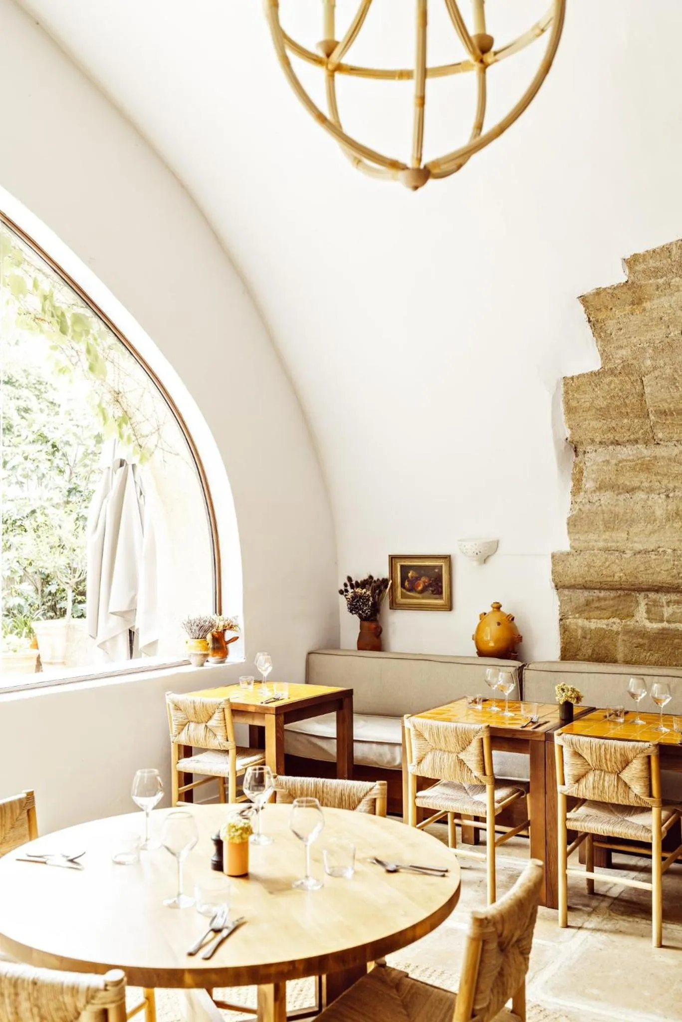 Restaurant/places to eat in Le Moulin, Lourmarin, a Beaumier Hotel