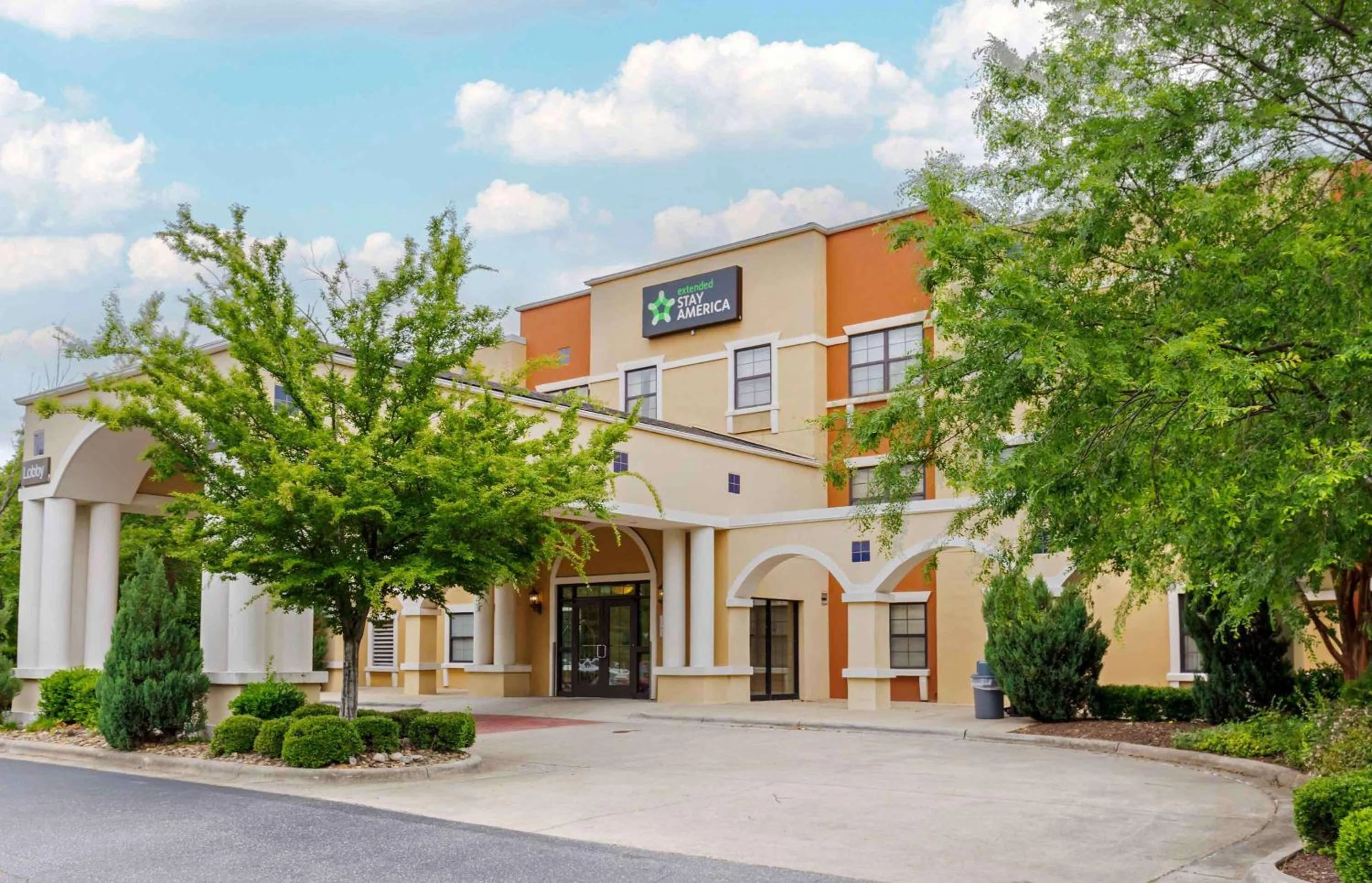 Property building in Extended Stay America Suites - Fayetteville - Fort Bragg