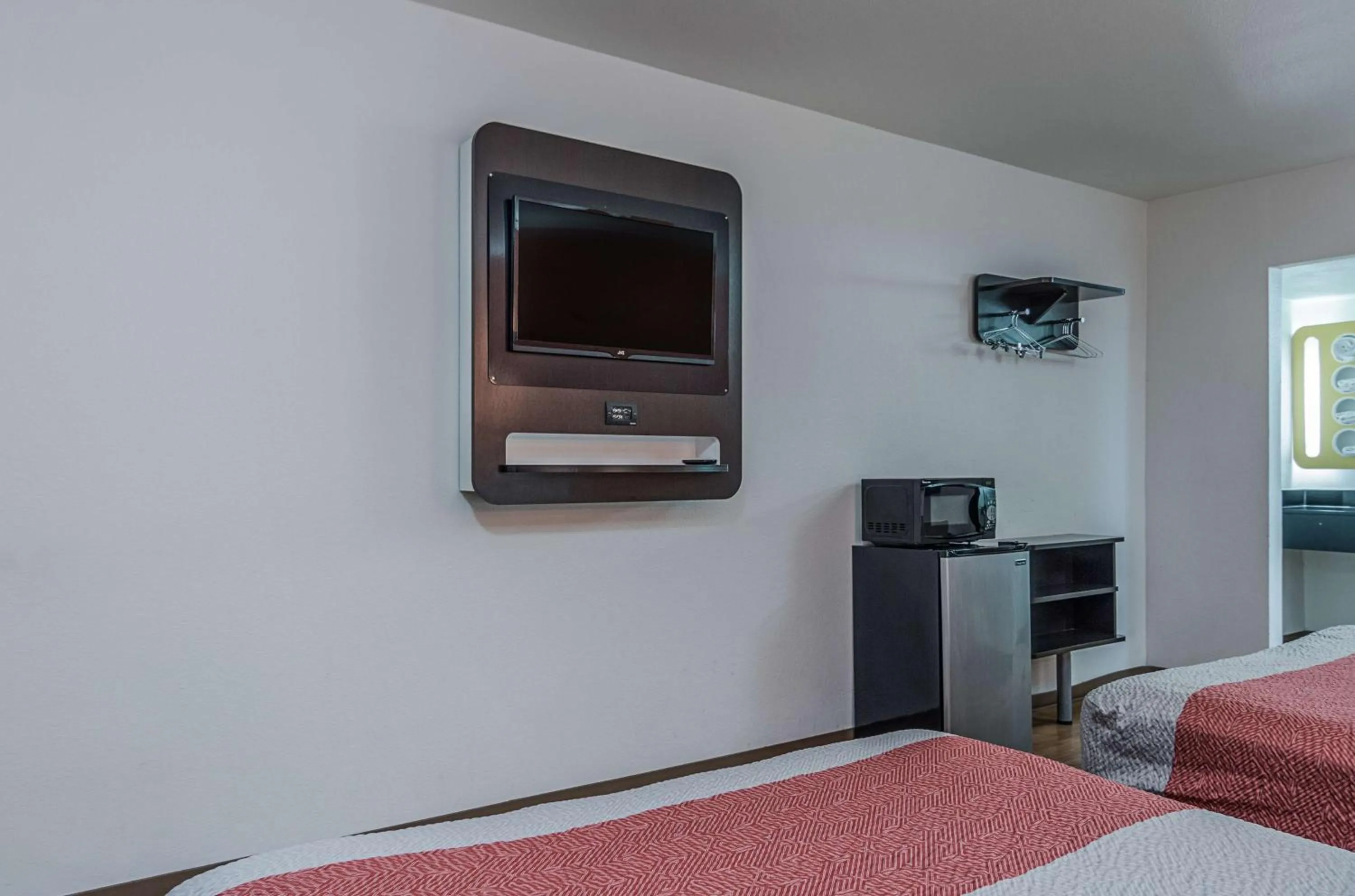 TV and multimedia, Bed in Motel 6-Texarkana, AR