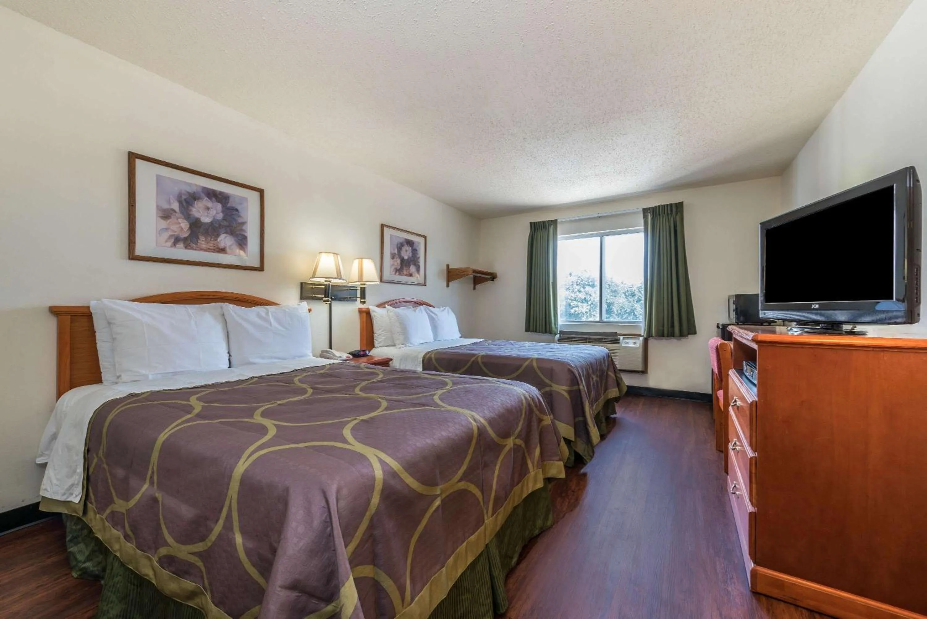 On site, Bed in Super 8 by Wyndham Denton