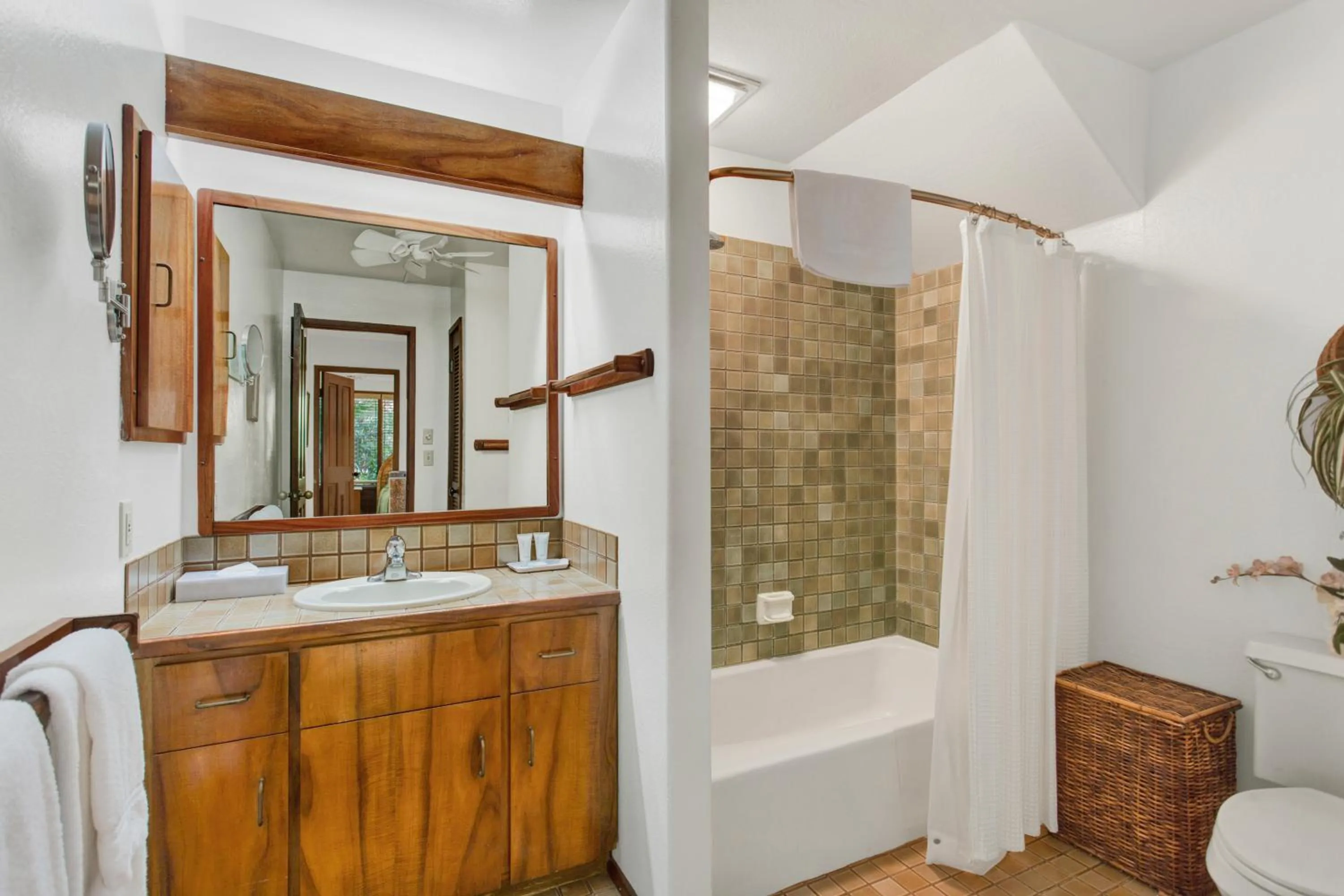 Bathroom in Castle Kanaloa at Kona