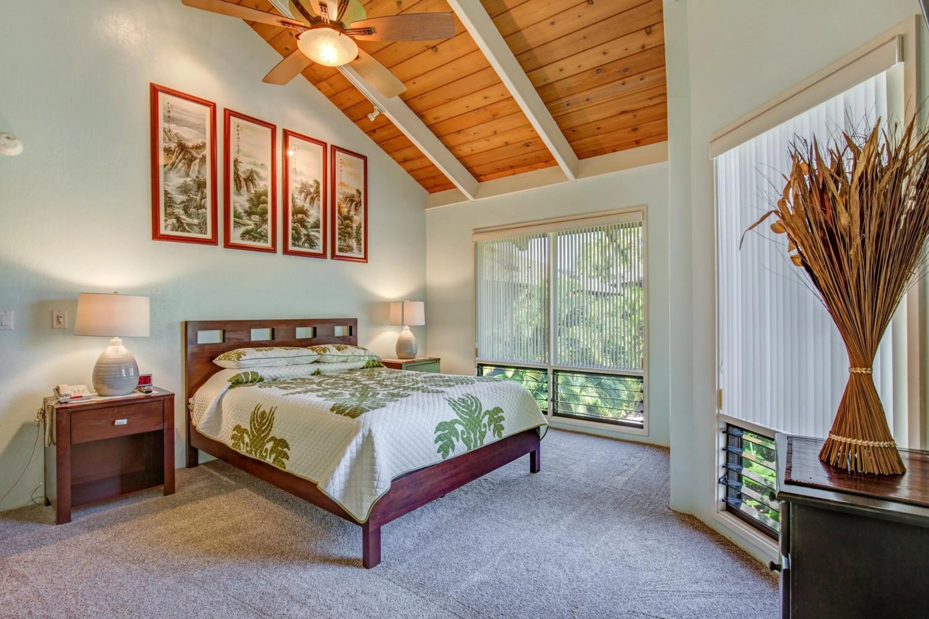 Bedroom, Bed in Castle Kanaloa at Kona