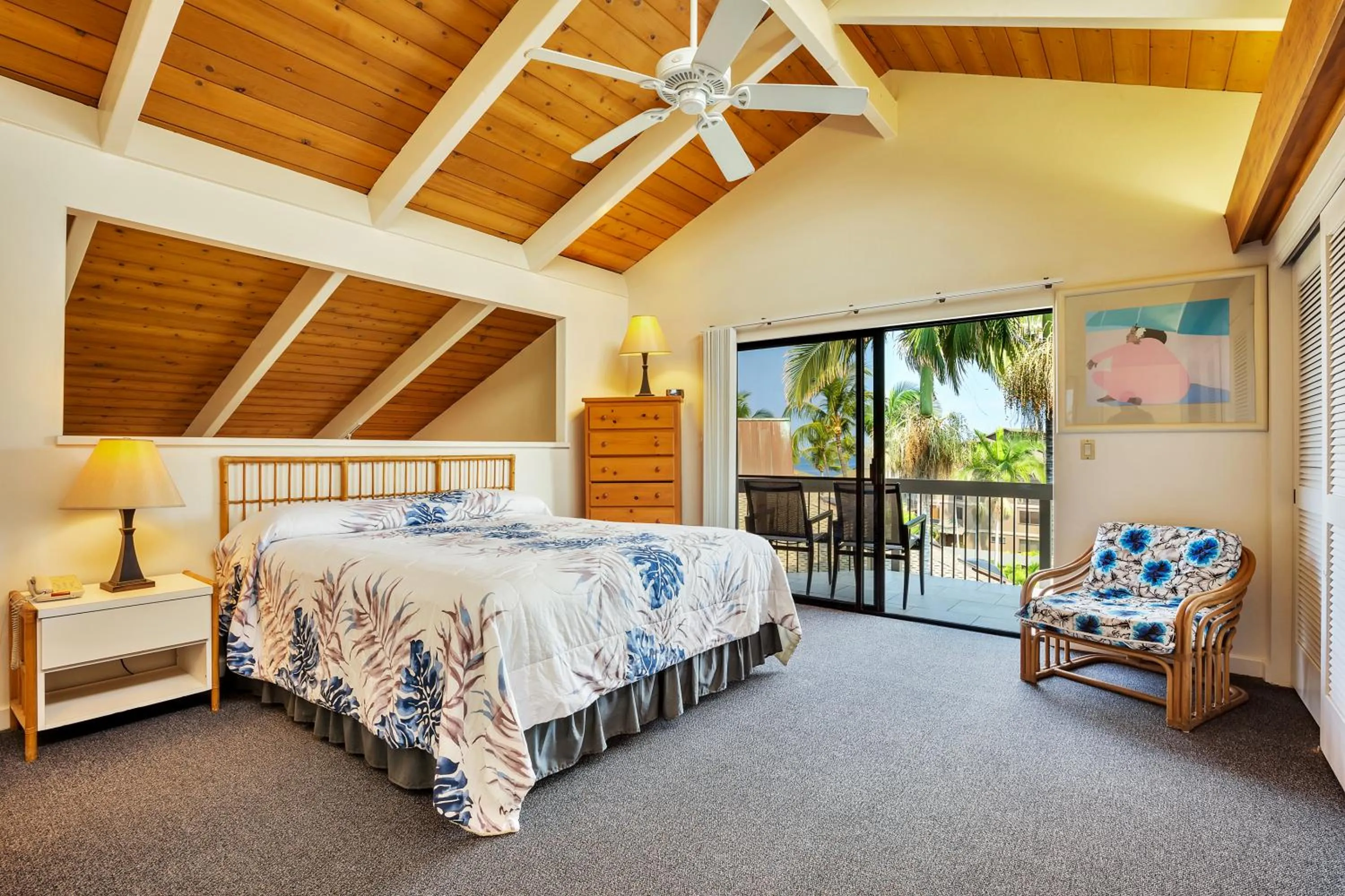 Bedroom, Bed in Castle Kanaloa at Kona