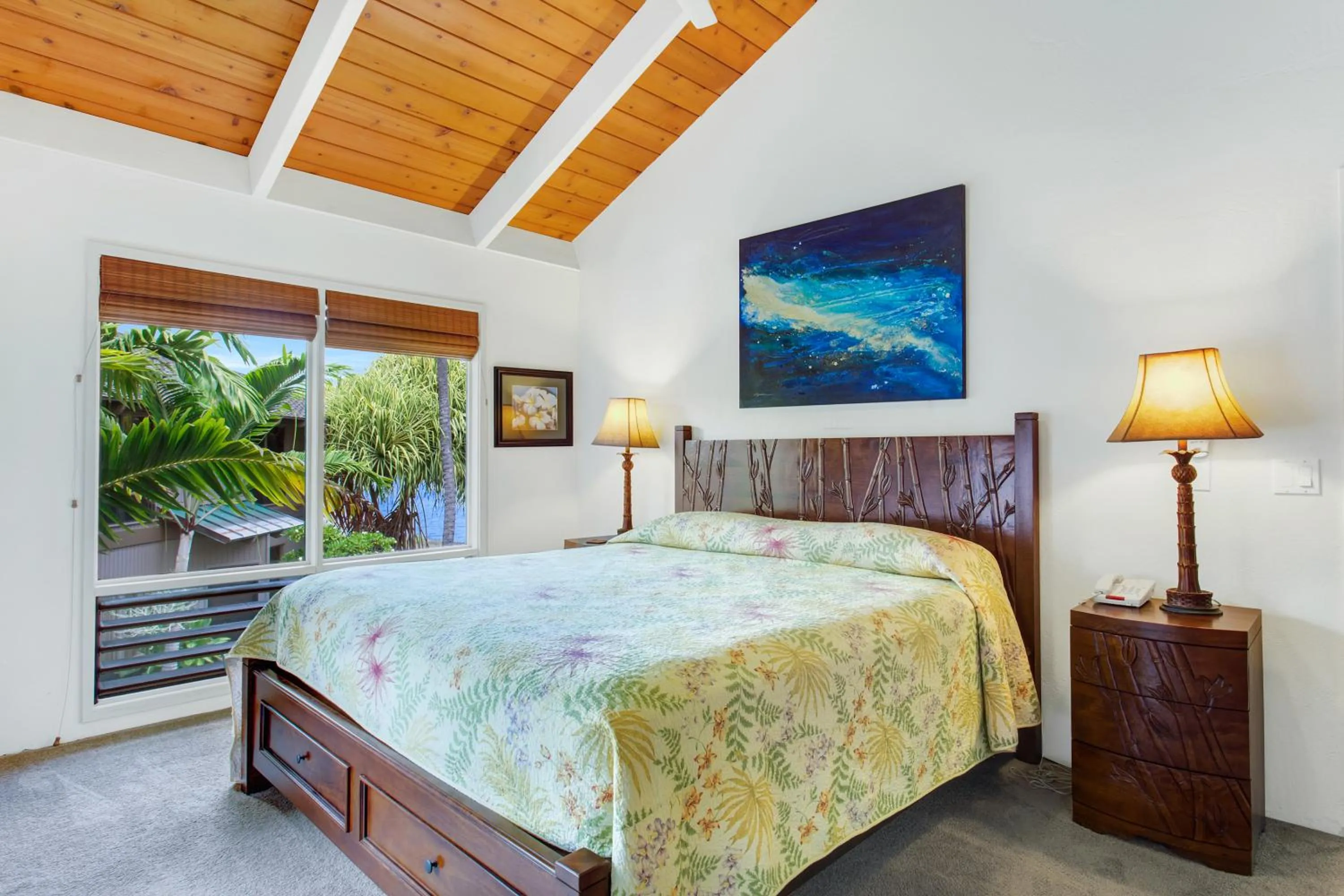 Bedroom, Bed in Castle Kanaloa at Kona