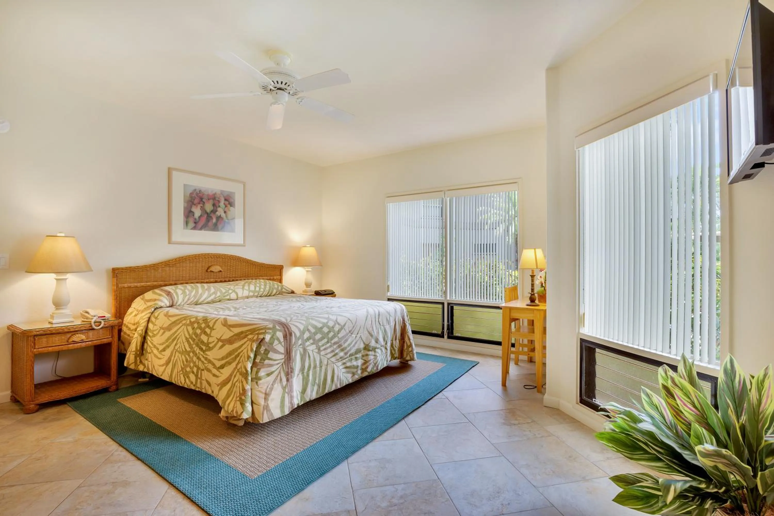 Bedroom, Bed in Castle Kanaloa at Kona