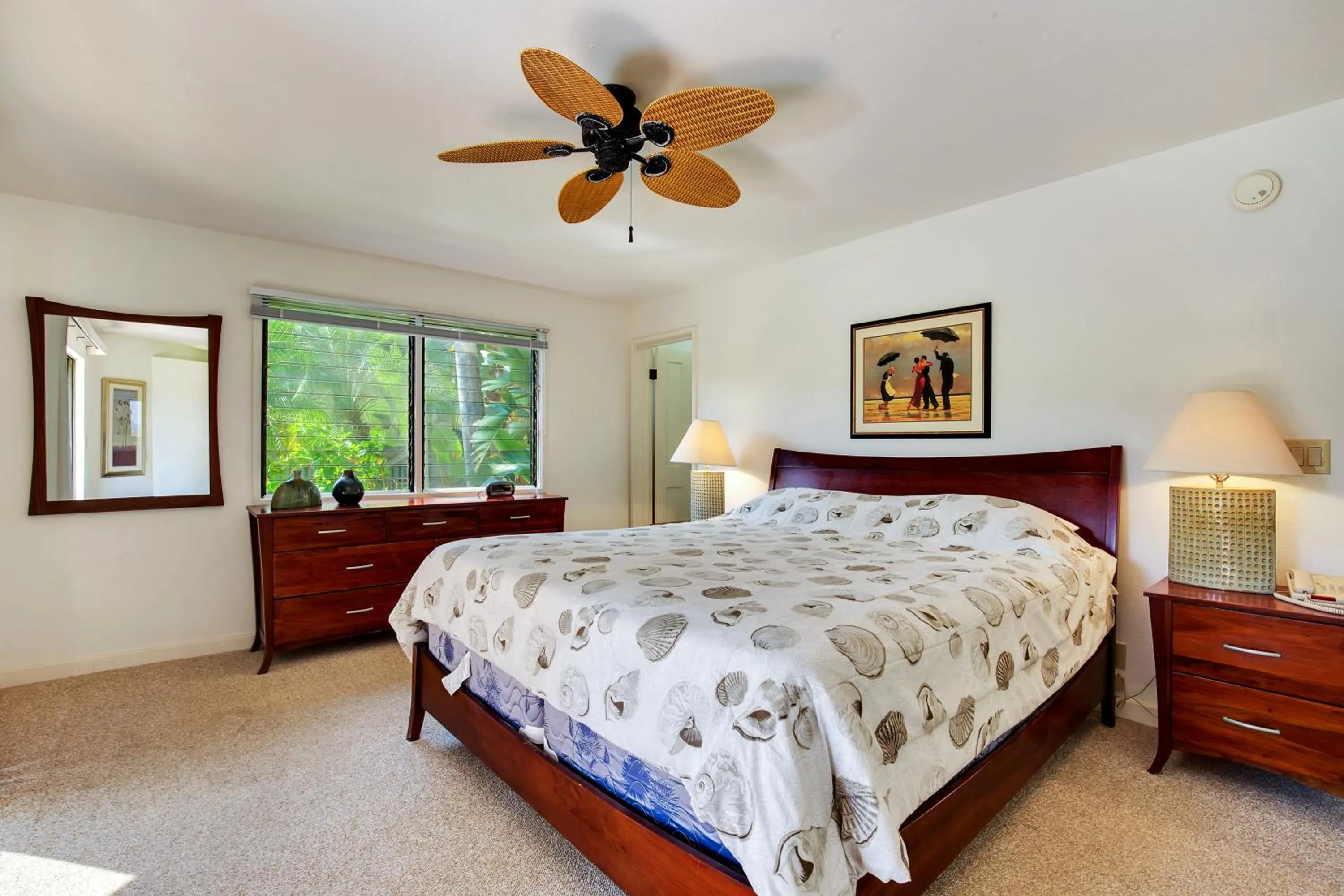Bedroom, Bed in Castle Kanaloa at Kona