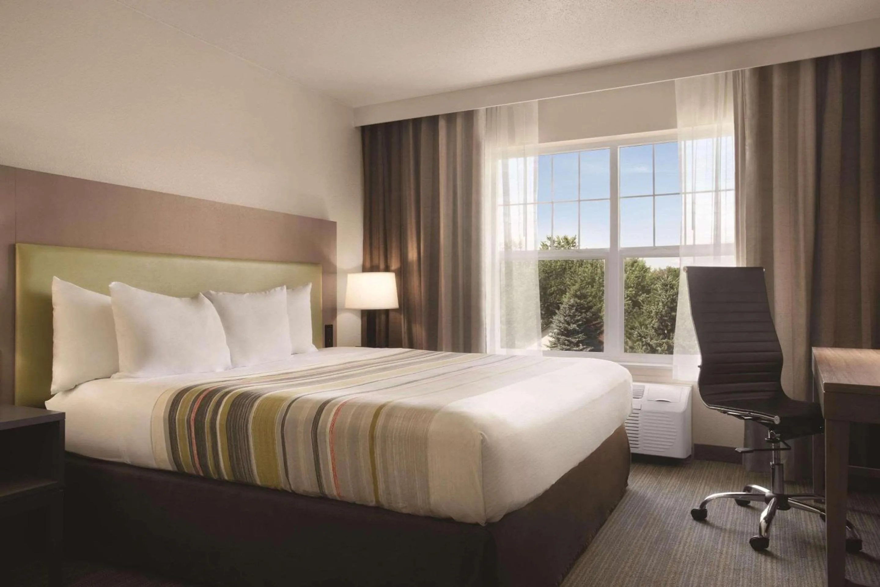 Bedroom, Bed in Country Inn & Suites by Radisson, Cottage Grove, MN